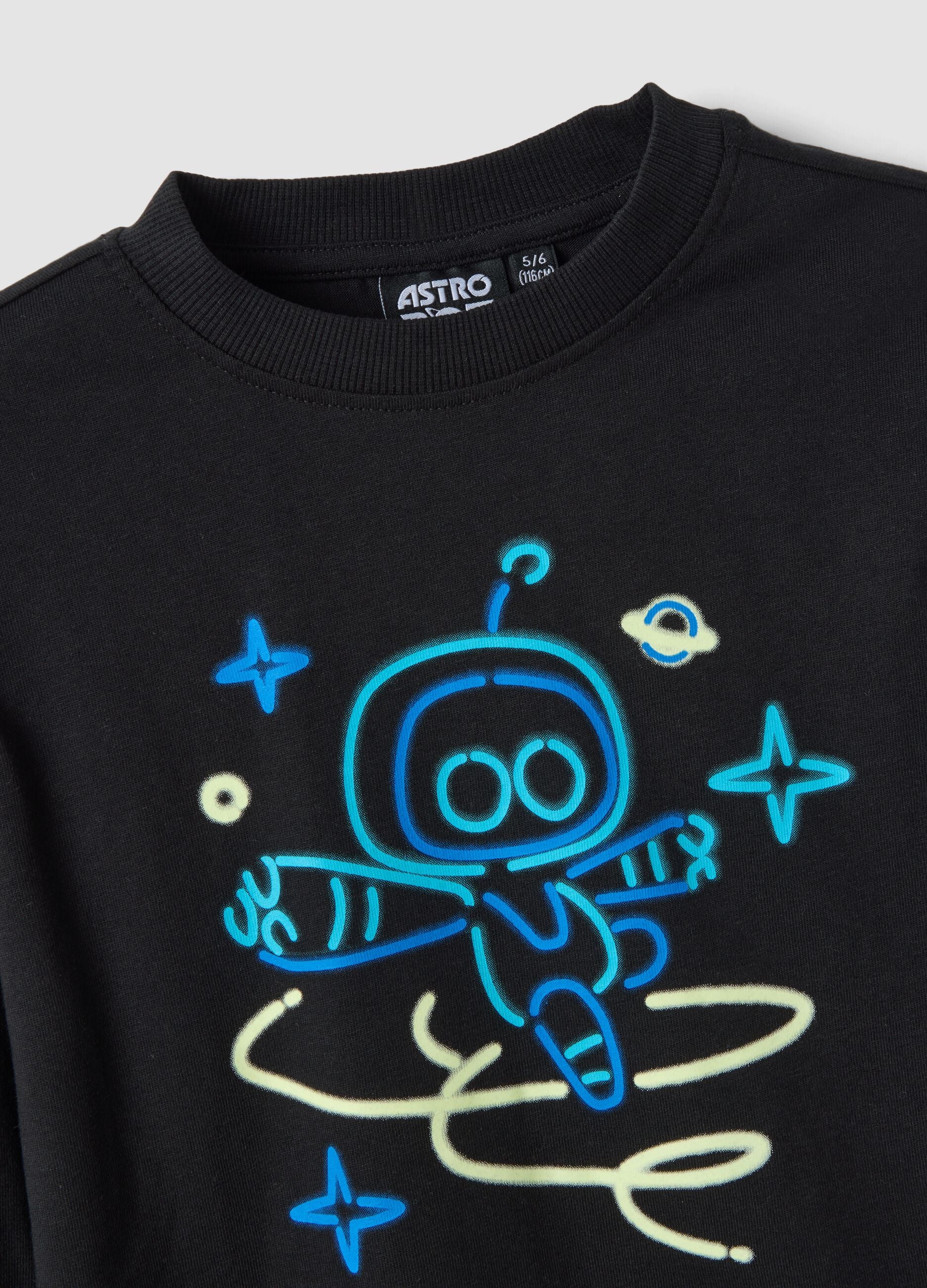 T-shirt preta em algod&atilde;o puro com estampado Astro Bot, corte relaxed