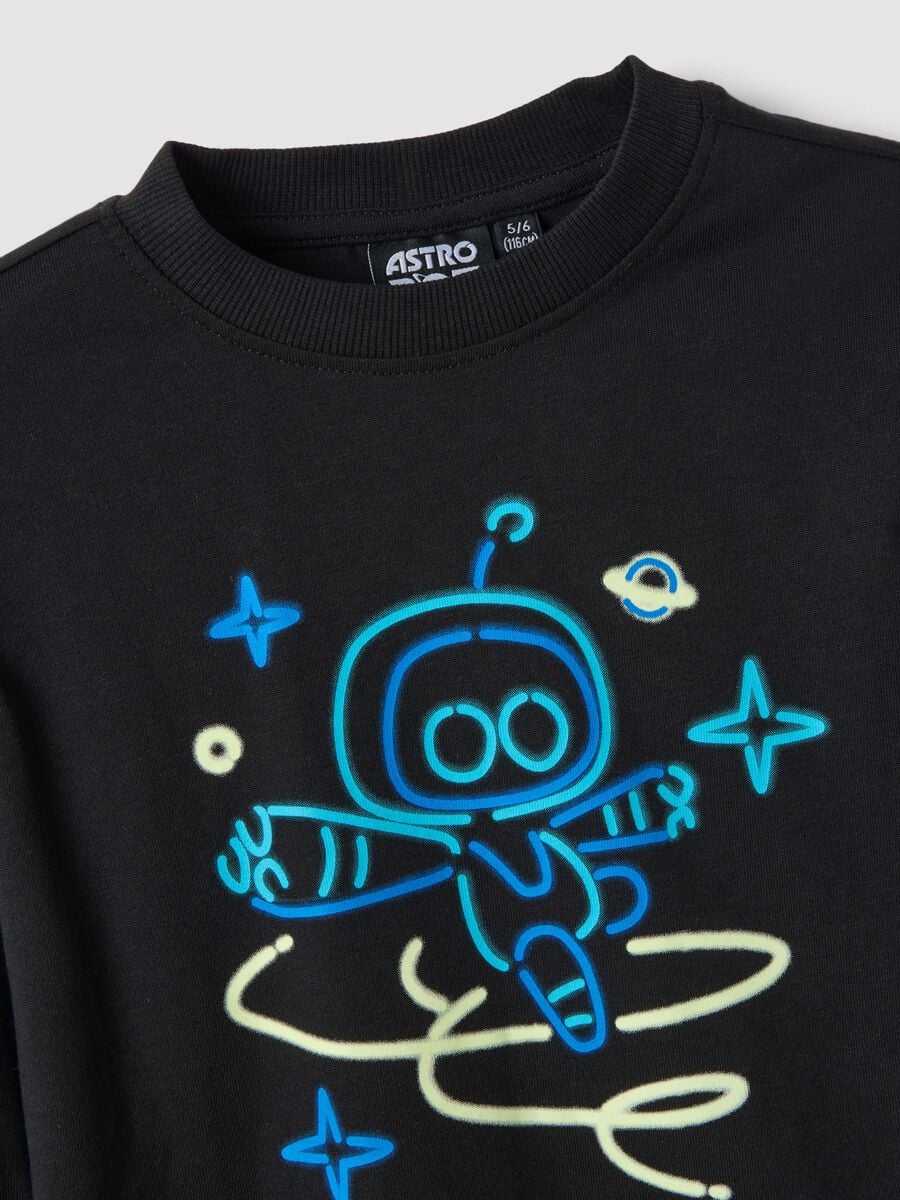 T-shirt preta em algod&atilde;o puro com estampado Astro Bot, corte relaxed_1