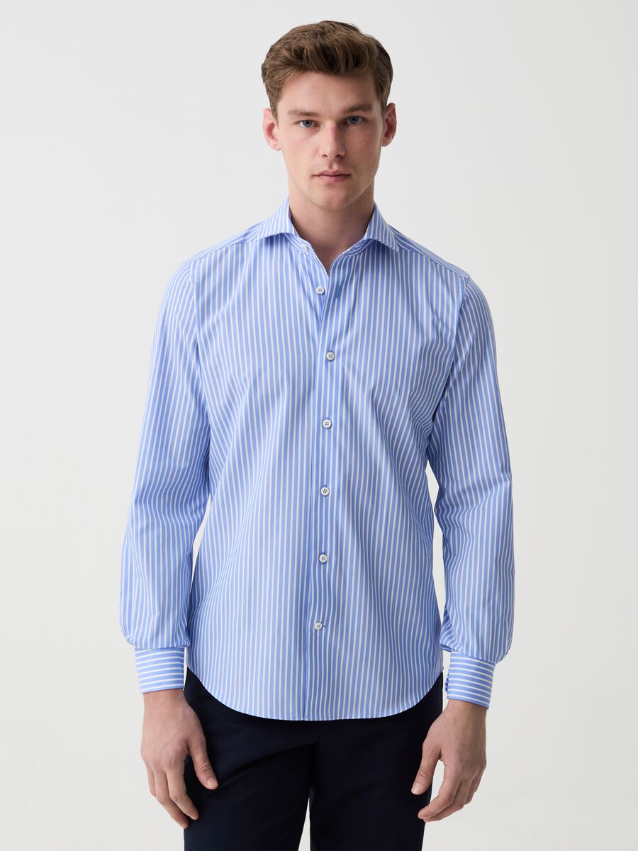 Slim-fit shirt in striped easy-iron cotton_0