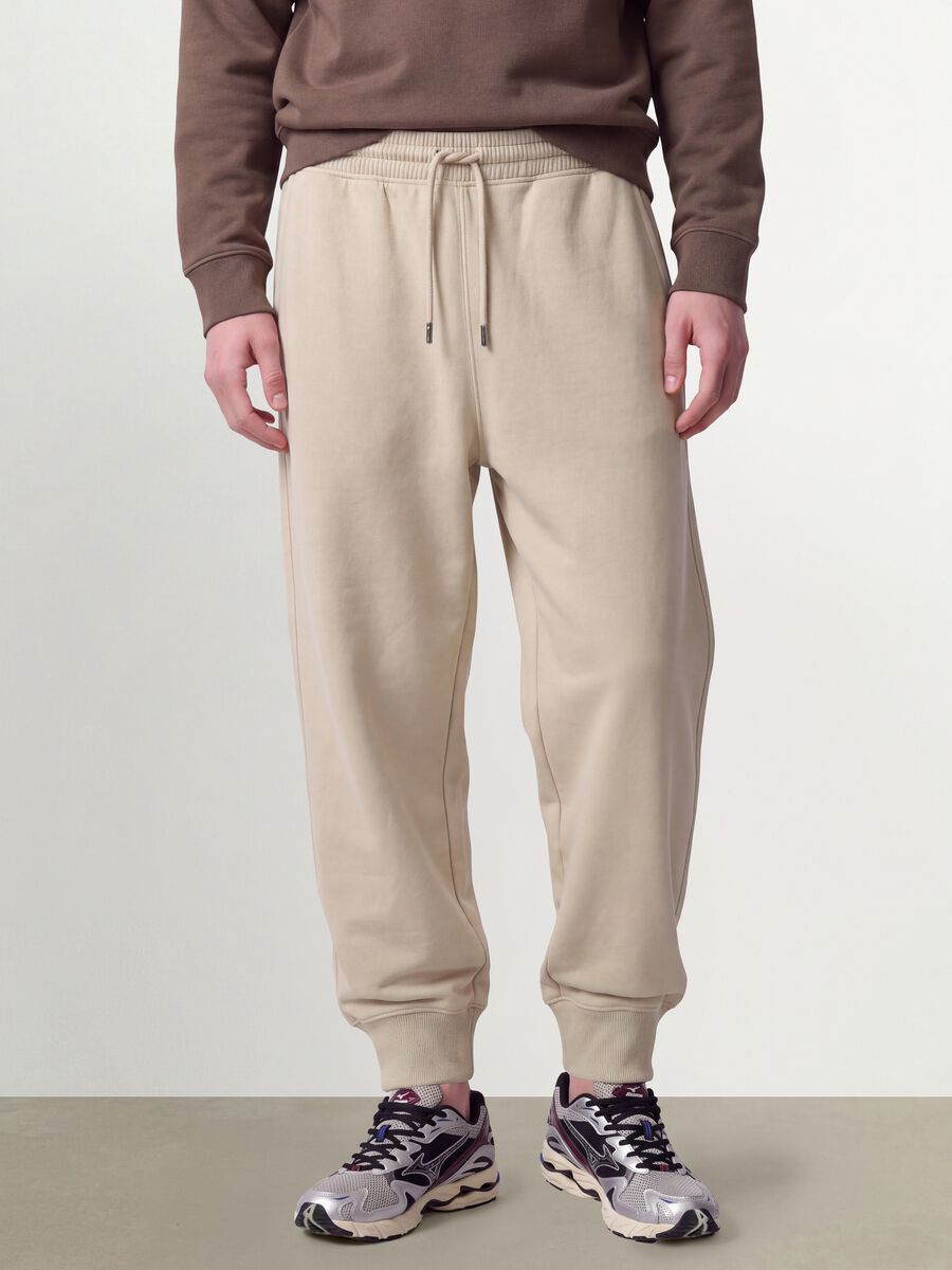 Beige cotton-blend joggers with cuffed hems and drawstring_2