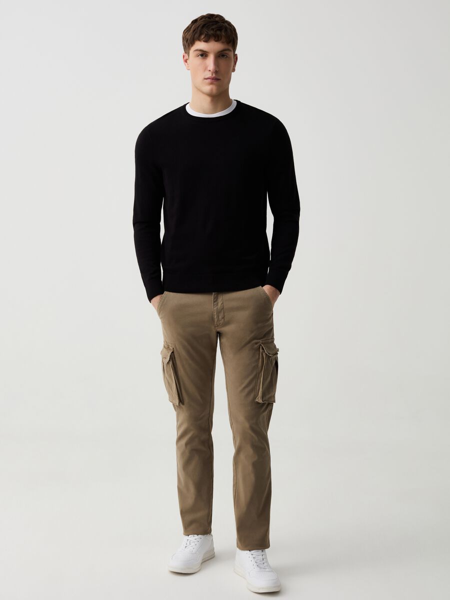 Slim-fit cargo trousers in stretch twill_0