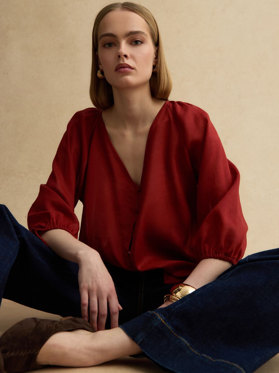 Camisa vermelha em mistura de rami e lyocell com decote em V, corte regular_0