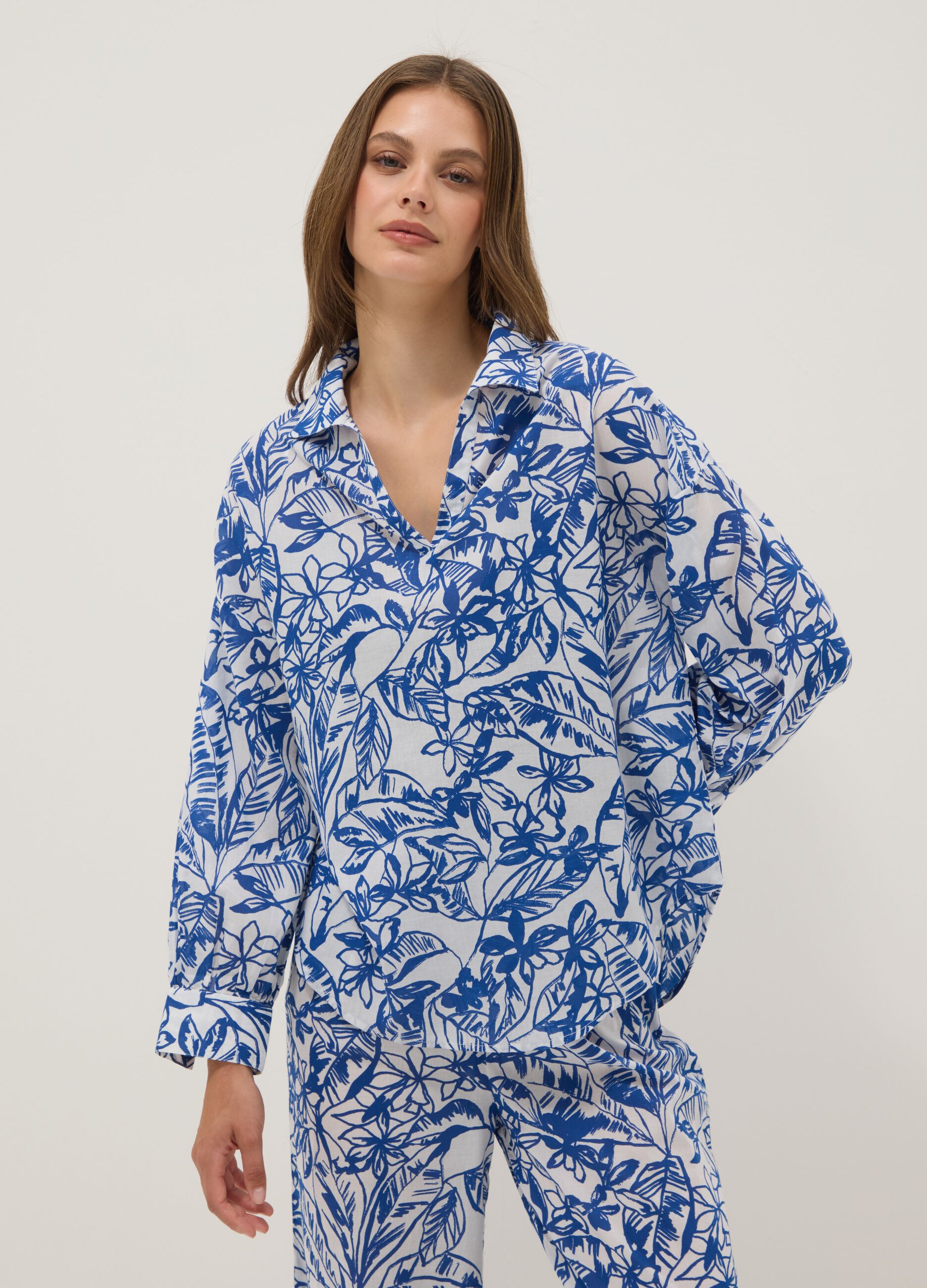 Blau-wei&szlig;er Kaftan aus Bio-Baumwolle mit Tropical-Print