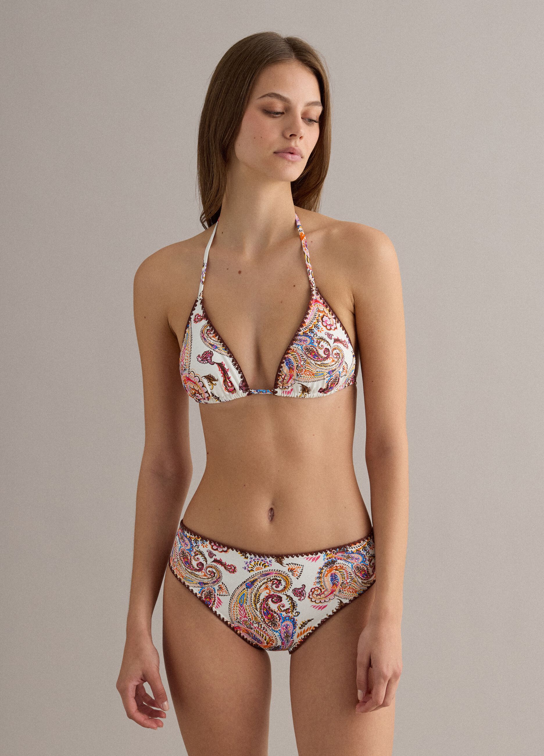 Braguita de bikini multicolor de tejido el&aacute;stico con estampado paisley