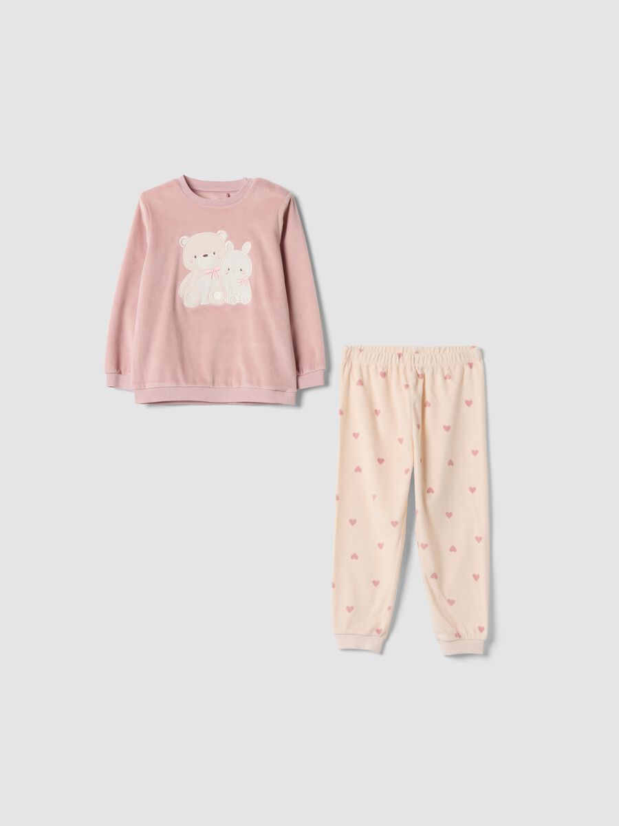 Pigiama viola con girocollo e pantaloni con cuori_0