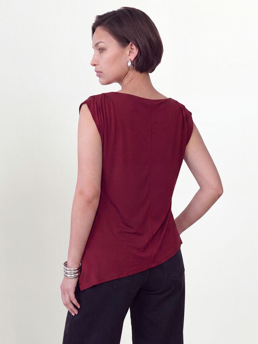 Red stretch viscose T-shirt with draped neckline_2