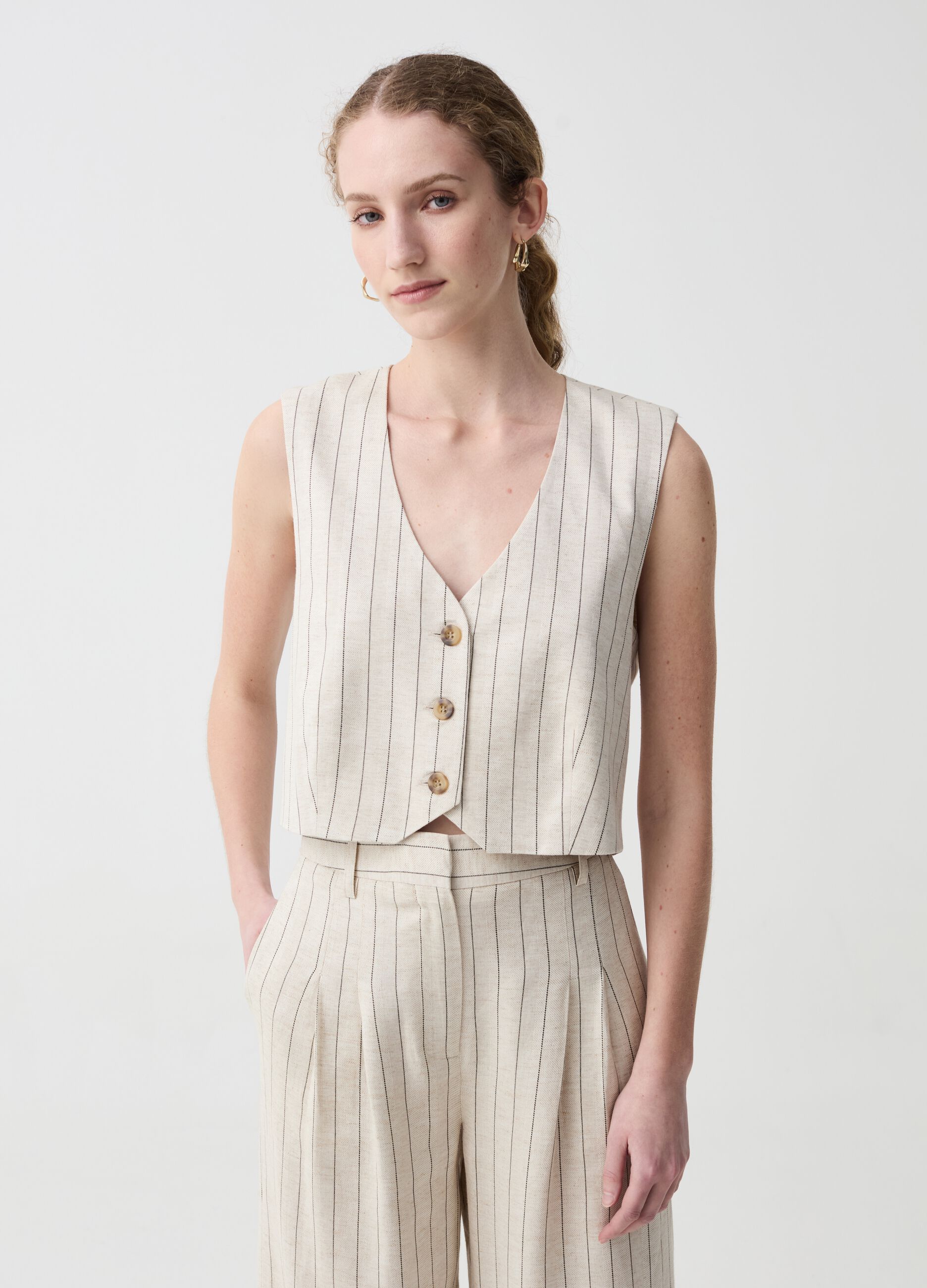 Linen and viscose gilet with V neck