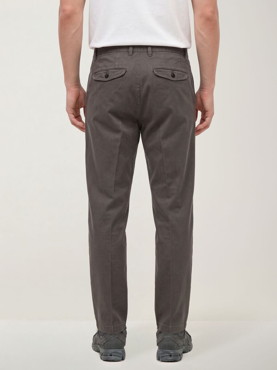 Grey regular tapered-fit stretch cotton twill chinos_3