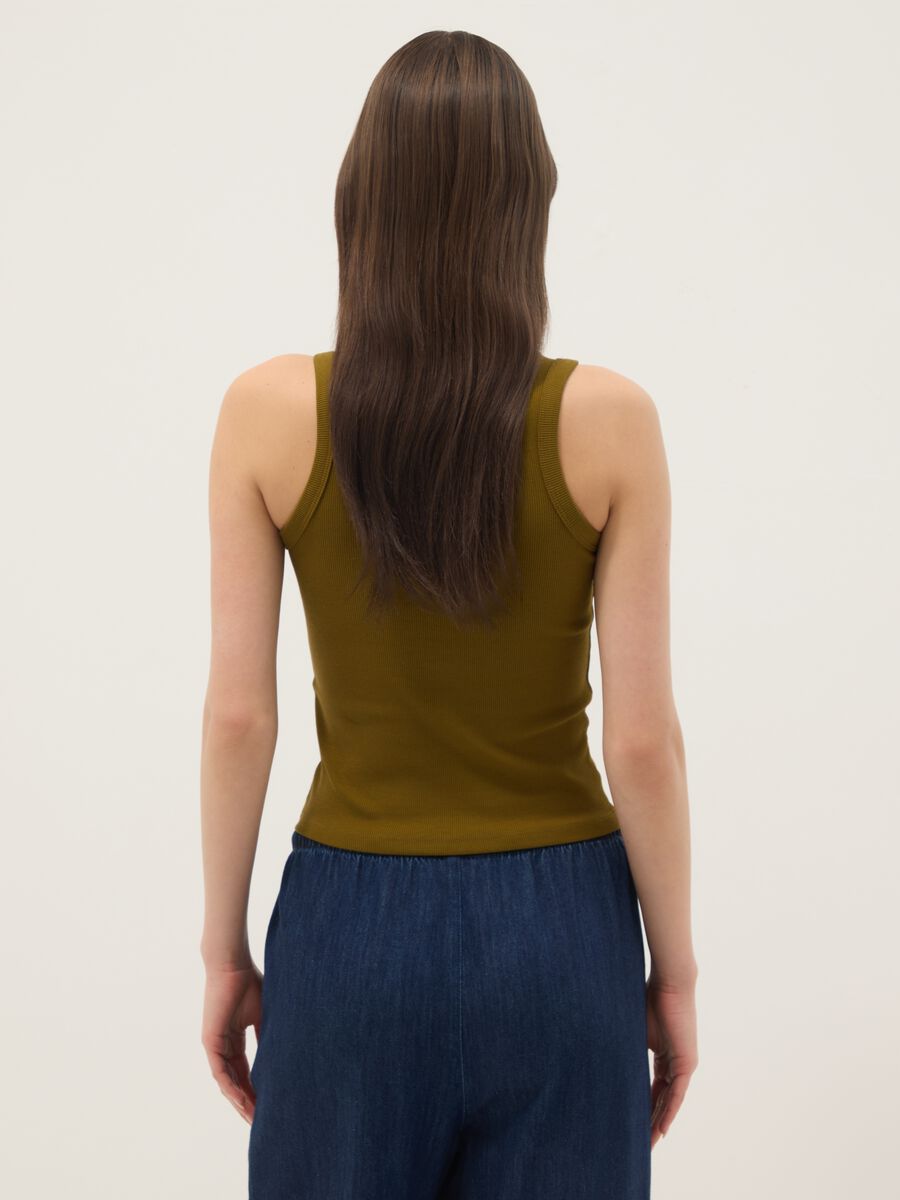 Gr&uuml;nes, figurbetontes Tanktop aus geripptem Stretch-Baumwollstoff_4