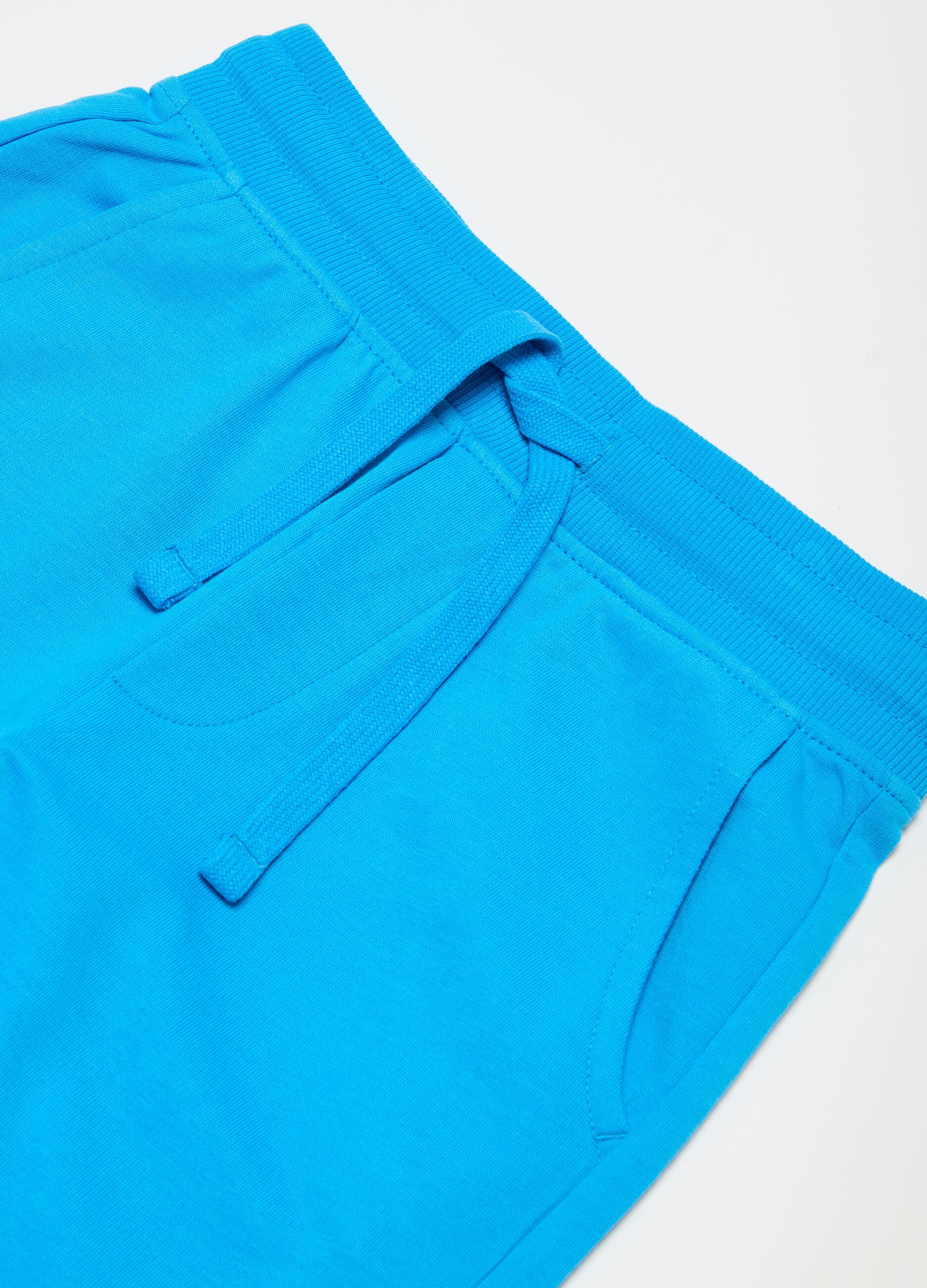 Fleece Bermuda shorts with drawstring