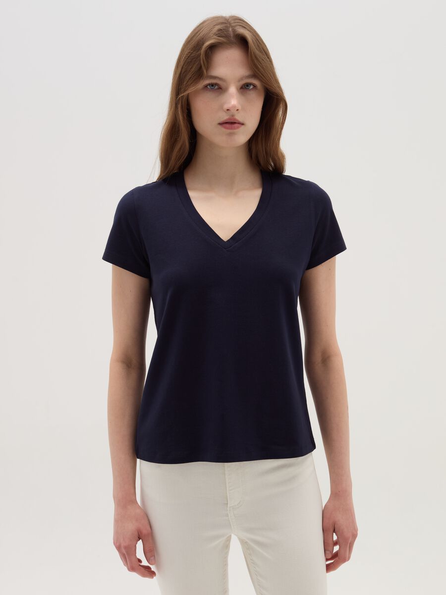 Solid colour T-shirt with V neck_0