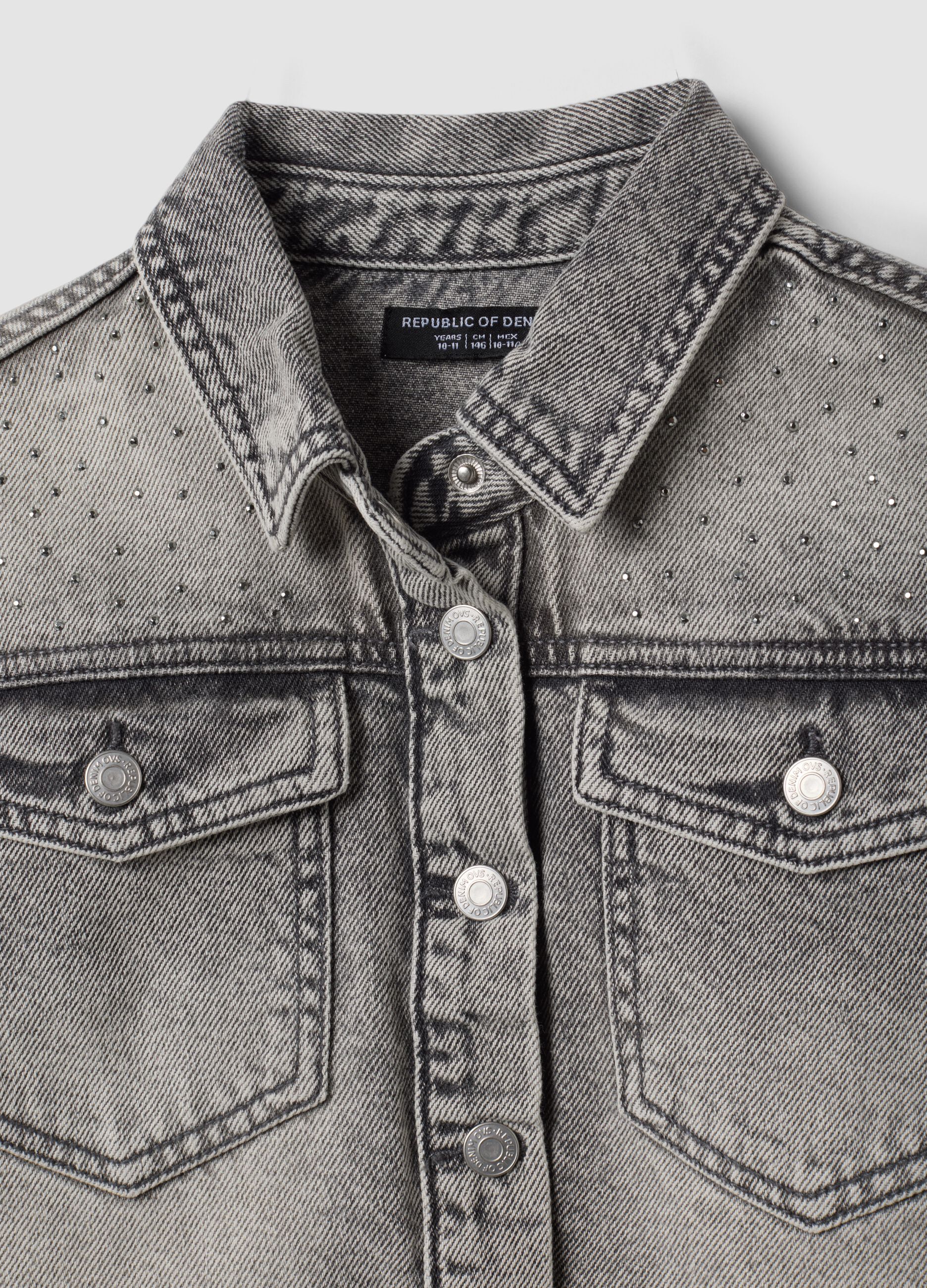 Camicia grigia corta in puro cotone con borchie per ragazza