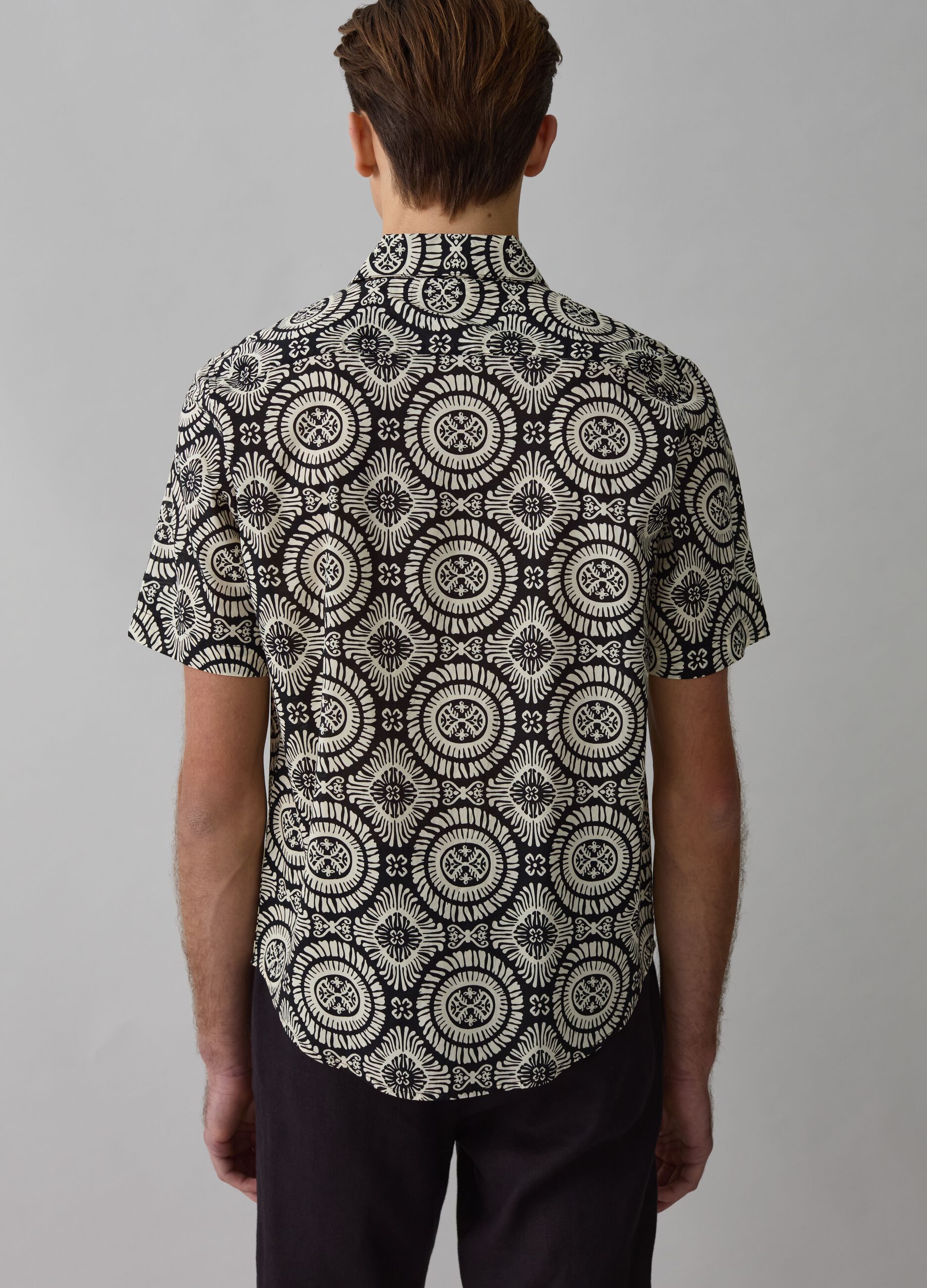 Short-sleeved shirt with ethnic print