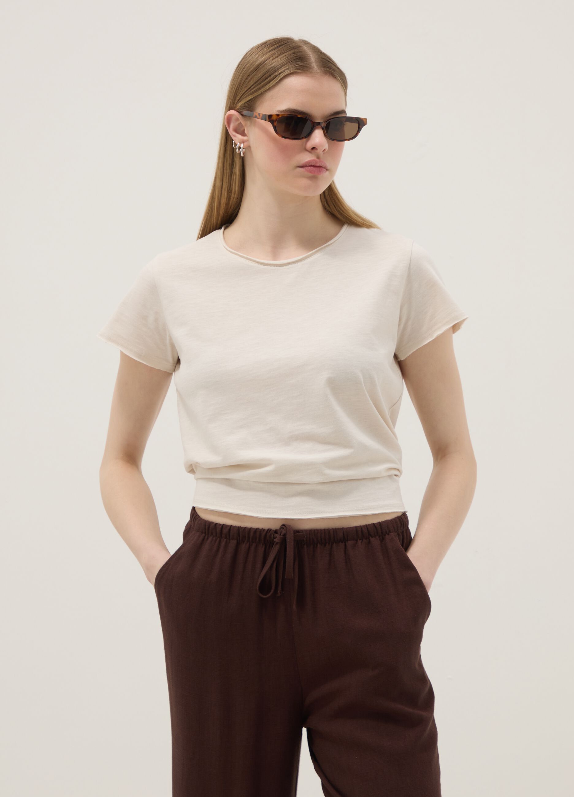 &Mu;&pi;&epsilon;&zeta; &kappa;&omicron;&nu;&tau;&omicron;&mu;ά&nu;&iota;&kappa;&omicron; T-shirt &alpha;&pi;ό 100% &beta;&alpha;&mu;&beta;ά&kappa;&iota;, regular fit