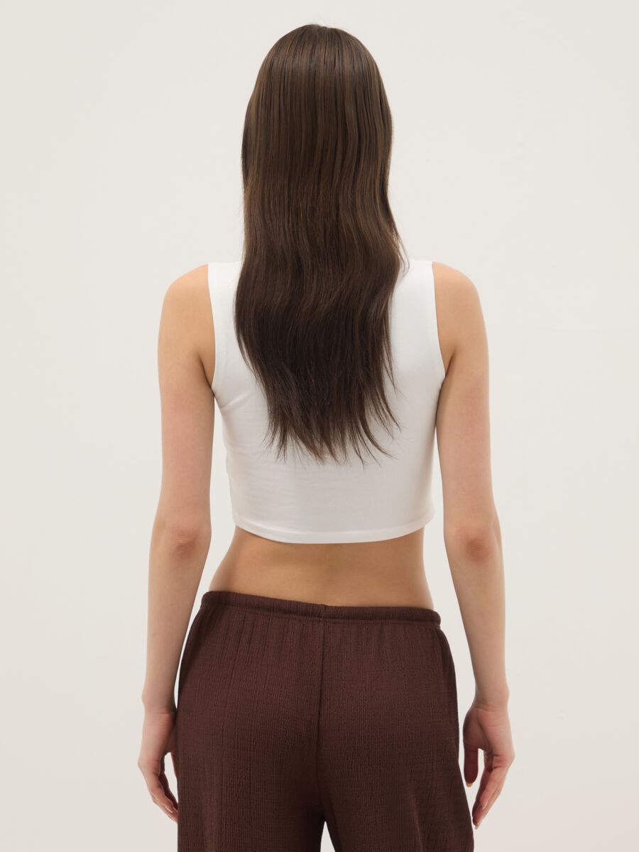 Top branco sem mangas regular fit em algod&atilde;o el&aacute;stico com estampados_3