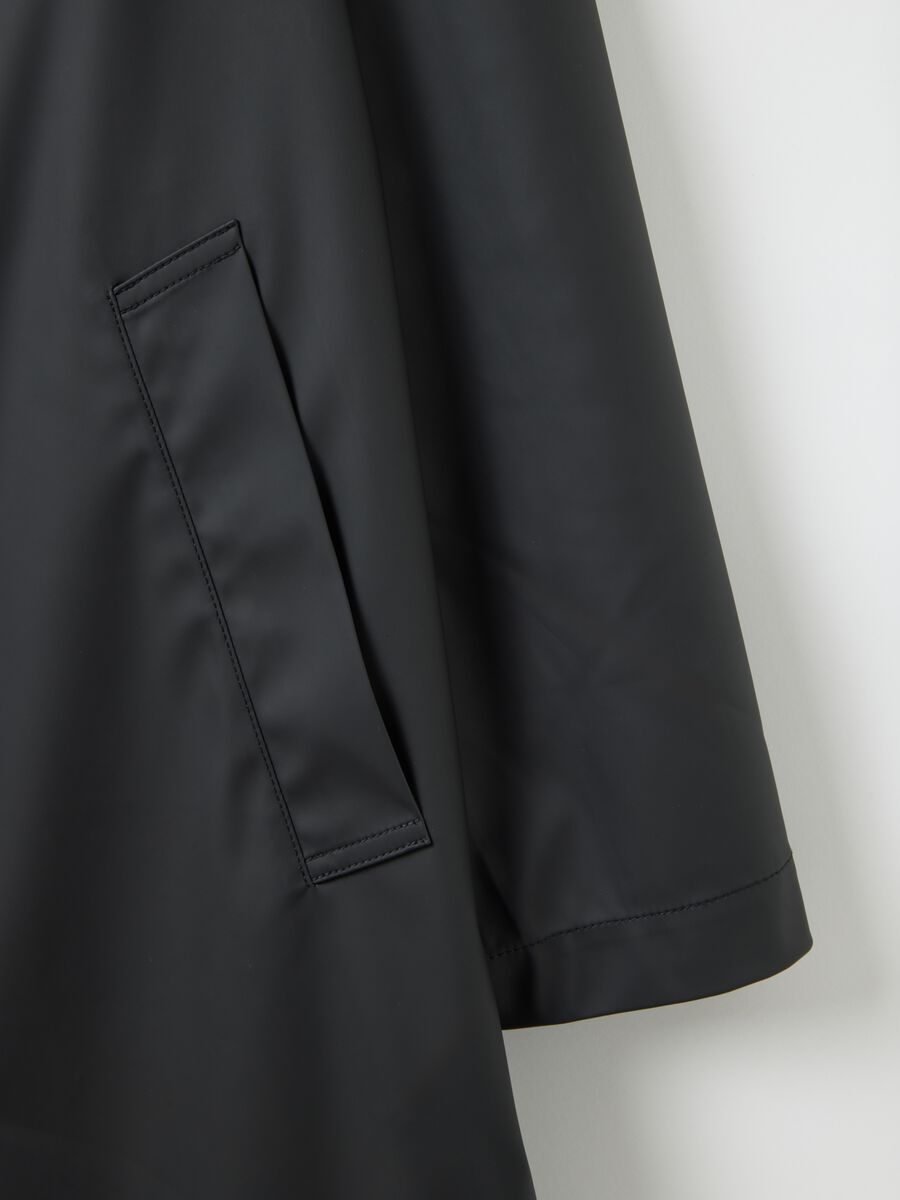 Black lightweight waterproof jacket regular fit_5
