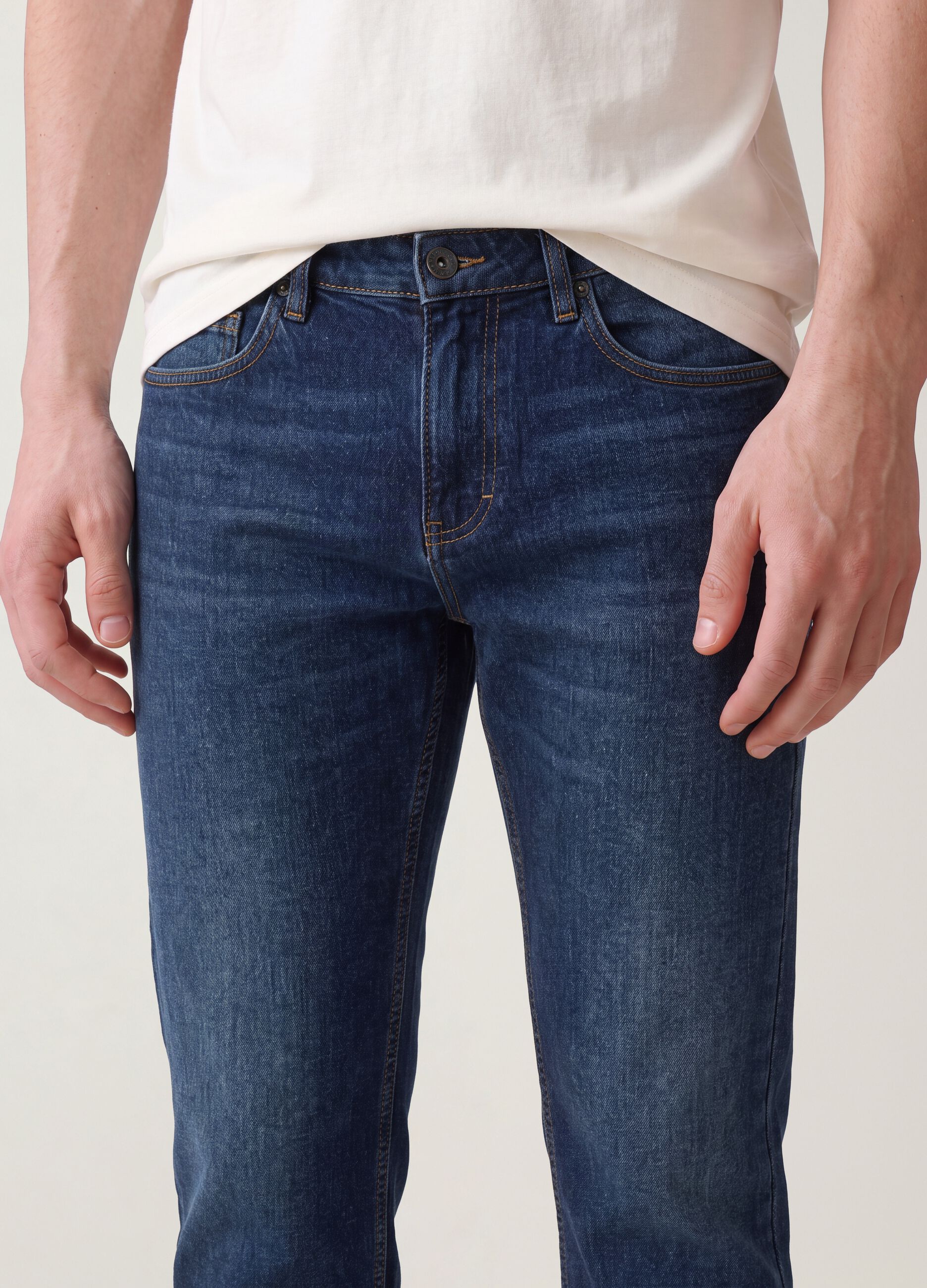 Jeans de ganga regular fit em algod&atilde;o puro
