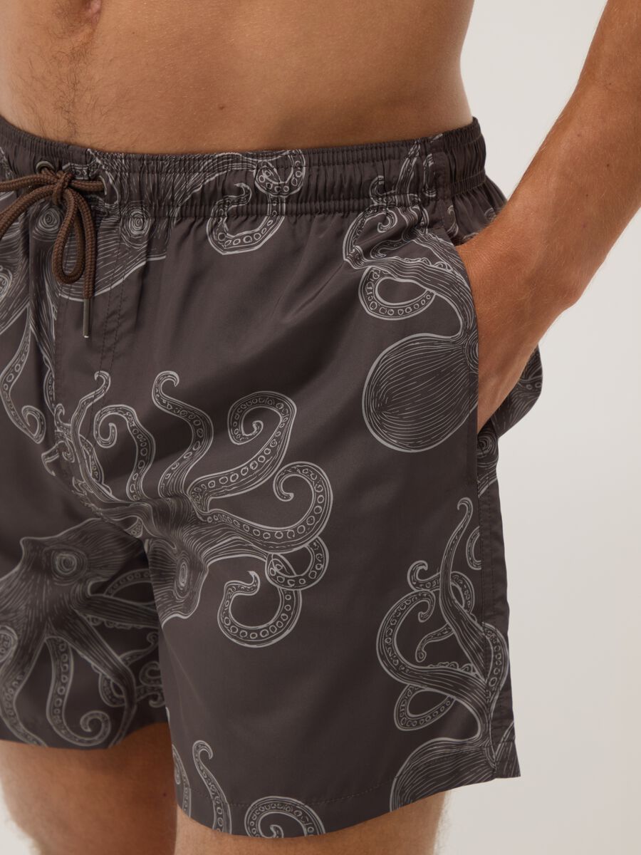 Brown swim shorts with all-over print_3