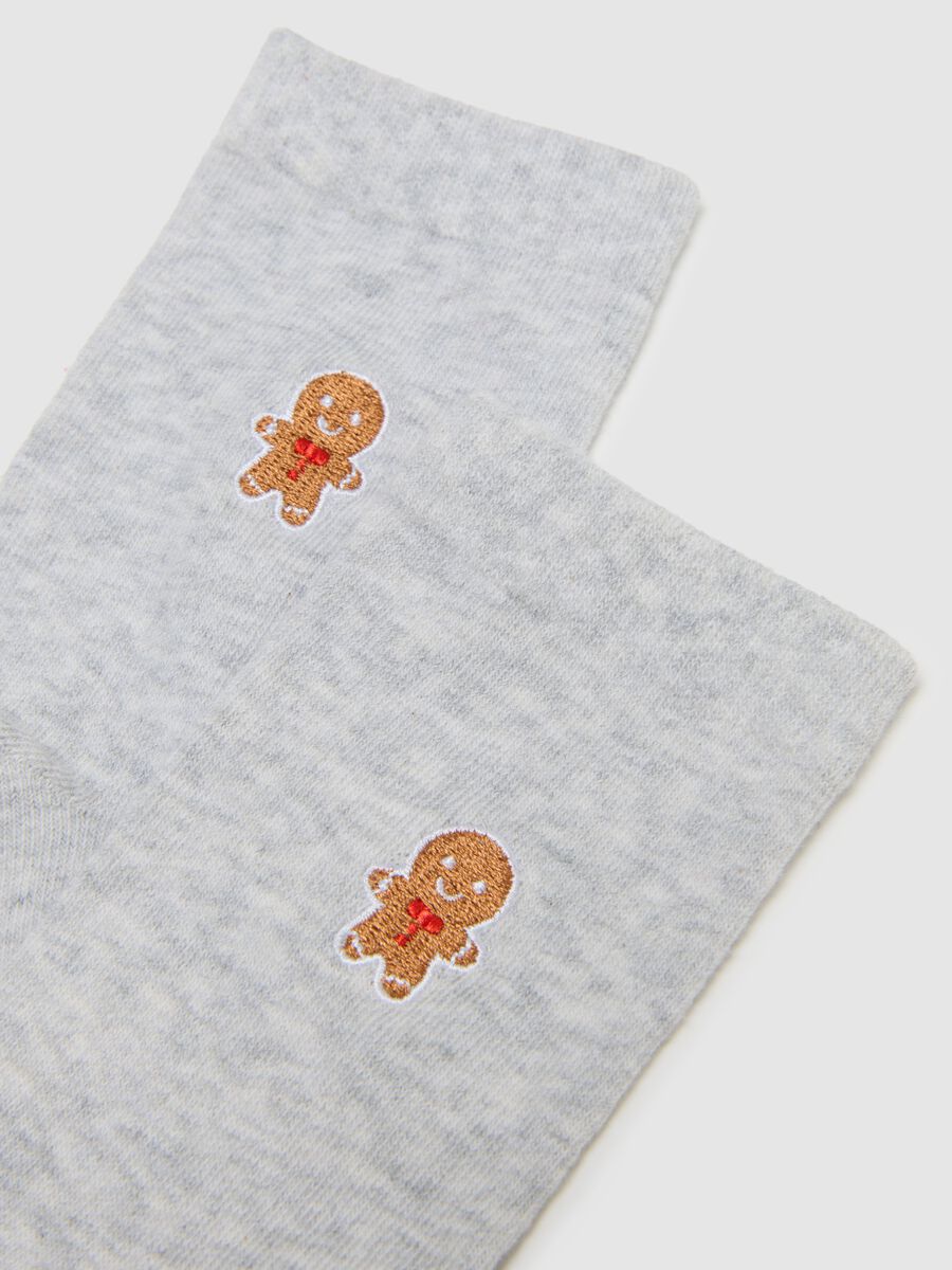 Grey cotton blend socks with Christmas embroidery_2