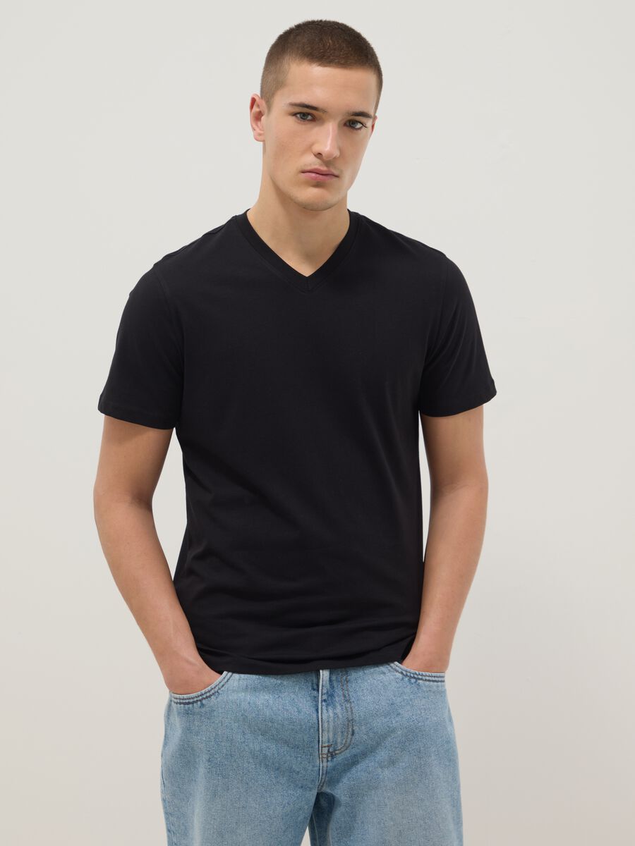 Black pure cotton regular fit V-neck t-shirt_1