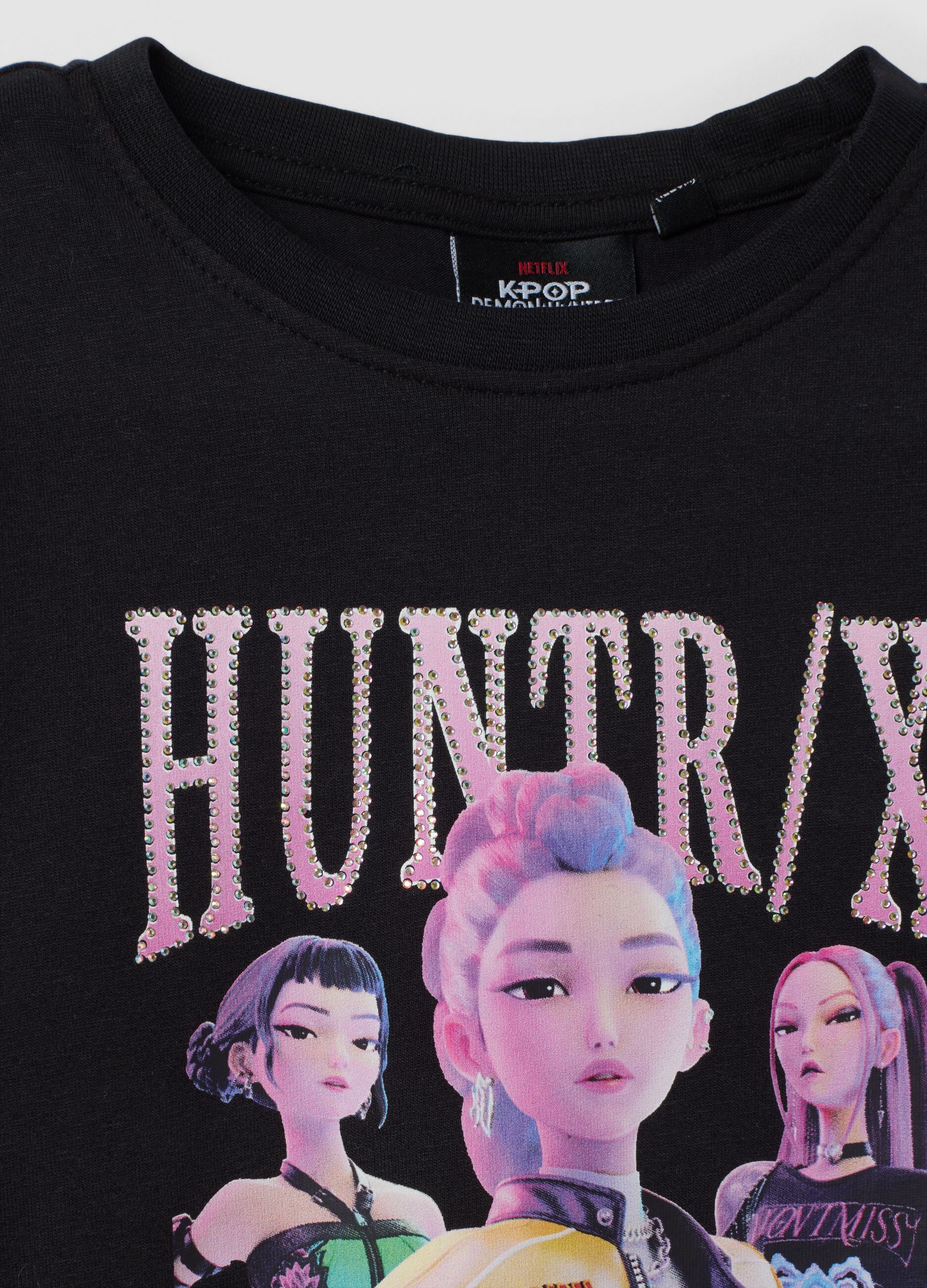 T-shirt preta em algod&atilde;o el&aacute;stico com estampado K-Pop Demon Hunters