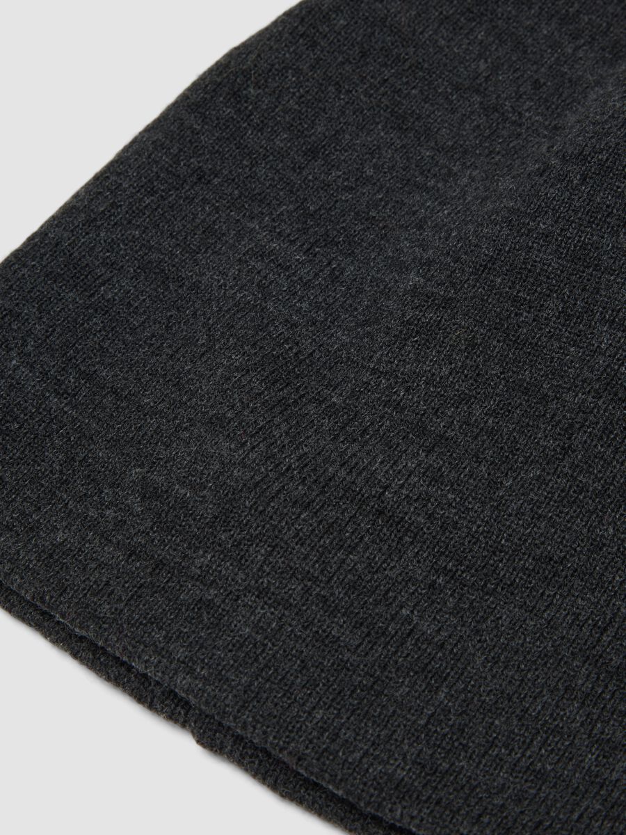 Berretto grigio scuro in maglia jersey_1