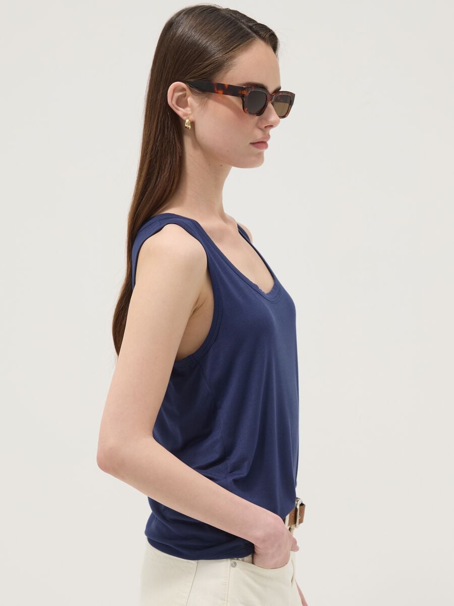 Camiseta de tirantes azul de viscosa el&aacute;stica_0