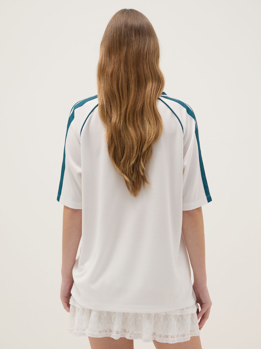 White relaxed fit V-neck t-shirt with sporty details_2