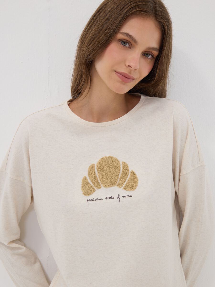Camicia da notte beige in puro cotone organico con stampa cornetto_1