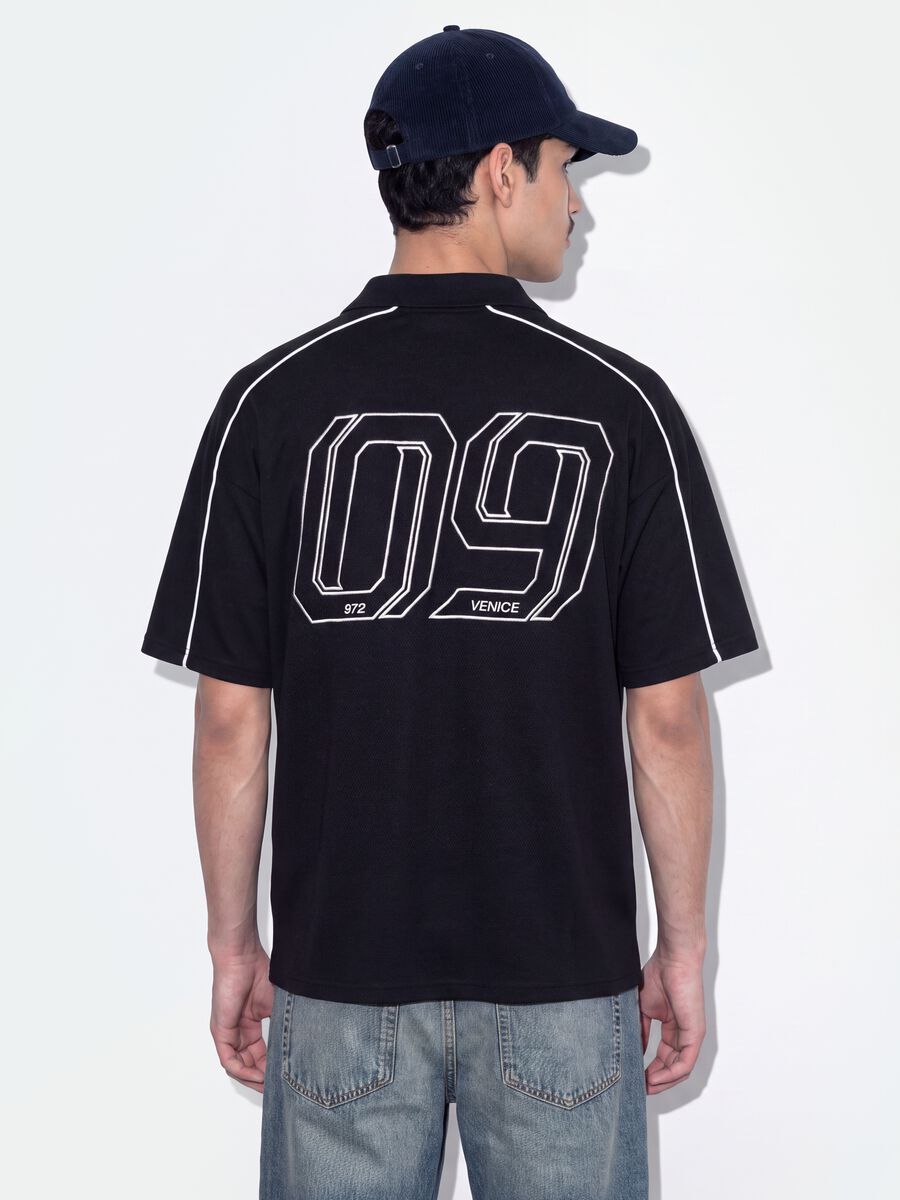 Schwarzes Oversize-Poloshirt aus reiner Baumwolle mit kurzen &Auml;rmeln_2