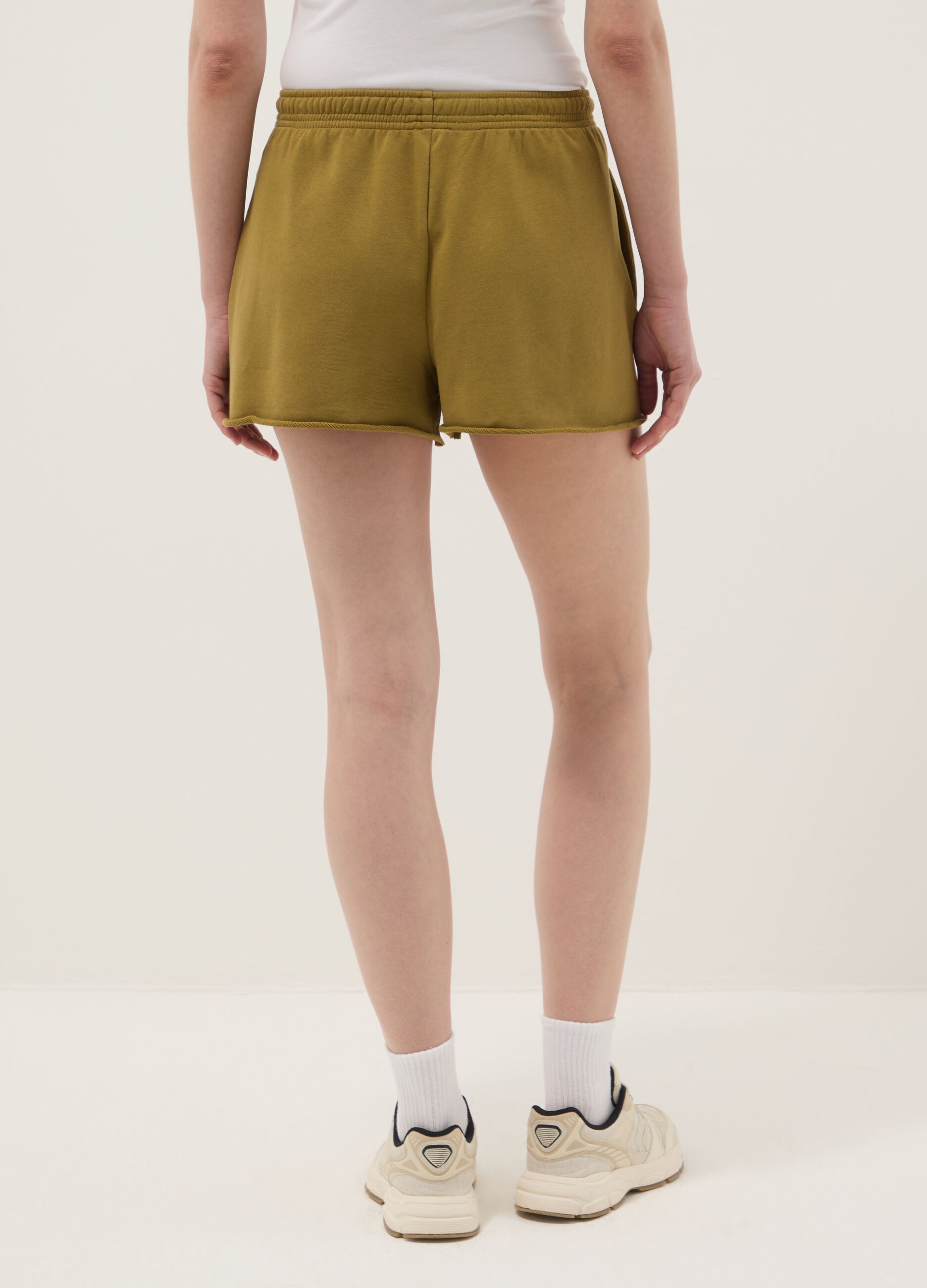 Green cotton-blend shorts with elasticated waist, regular fit