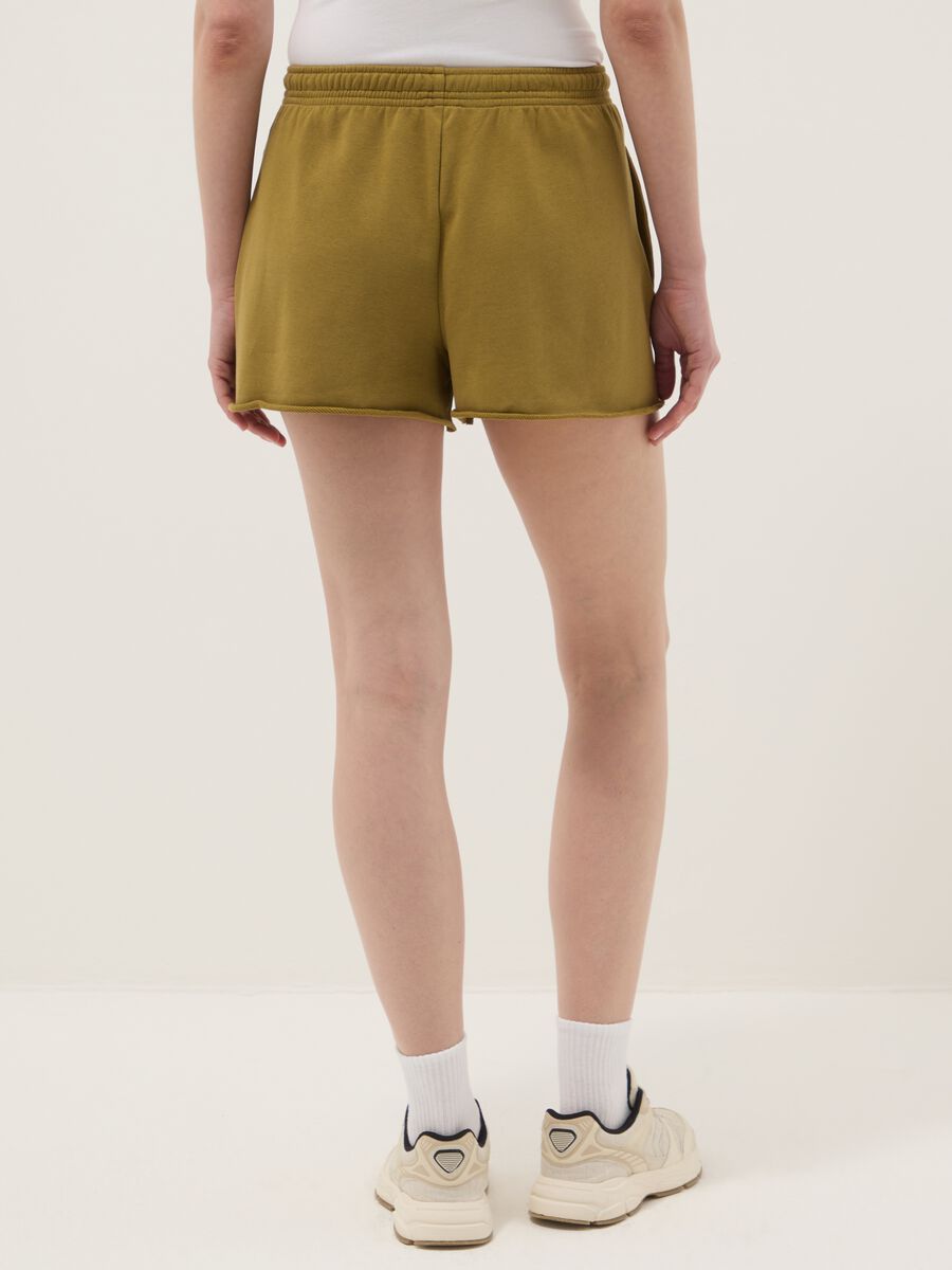 Green cotton-blend shorts with elasticated waist, regular fit_2