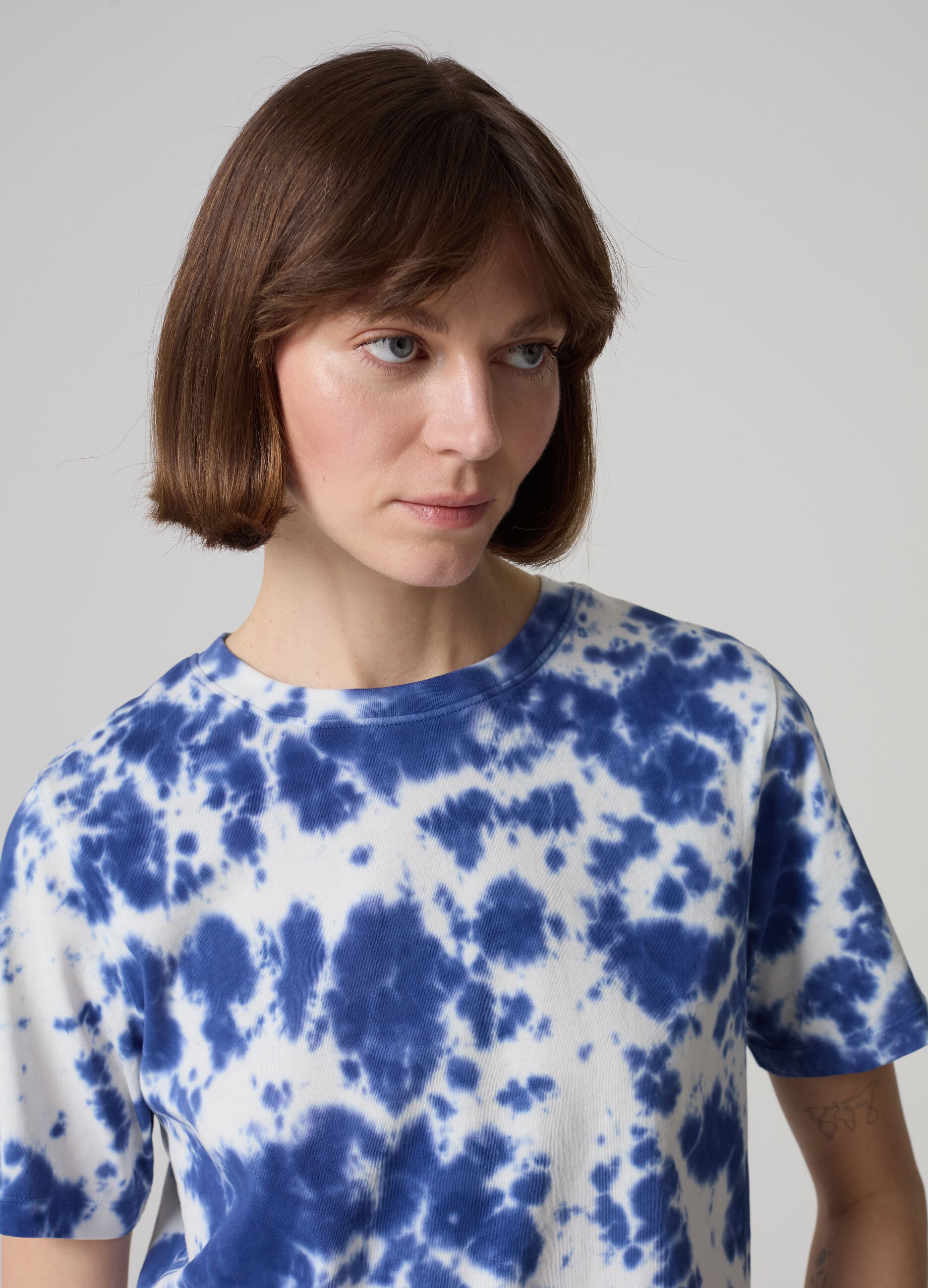 T-shirt in cotton with tie-dye print