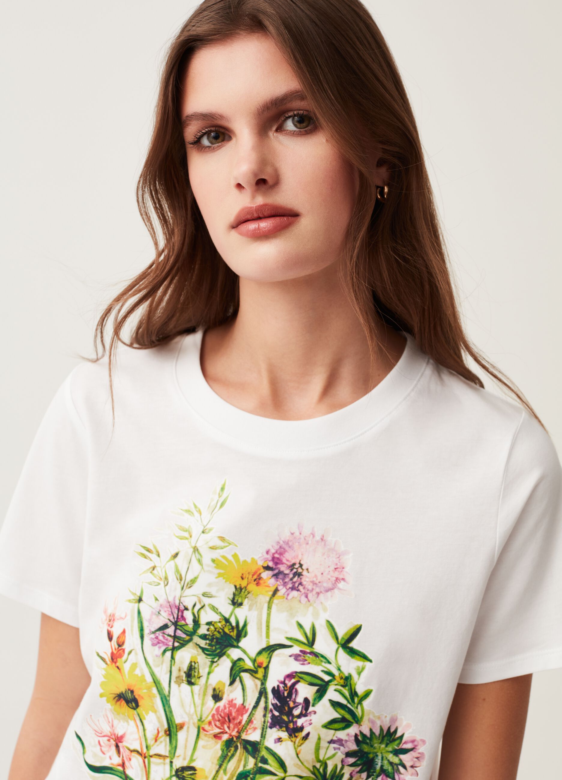 Camiseta de algodón con estampado flores