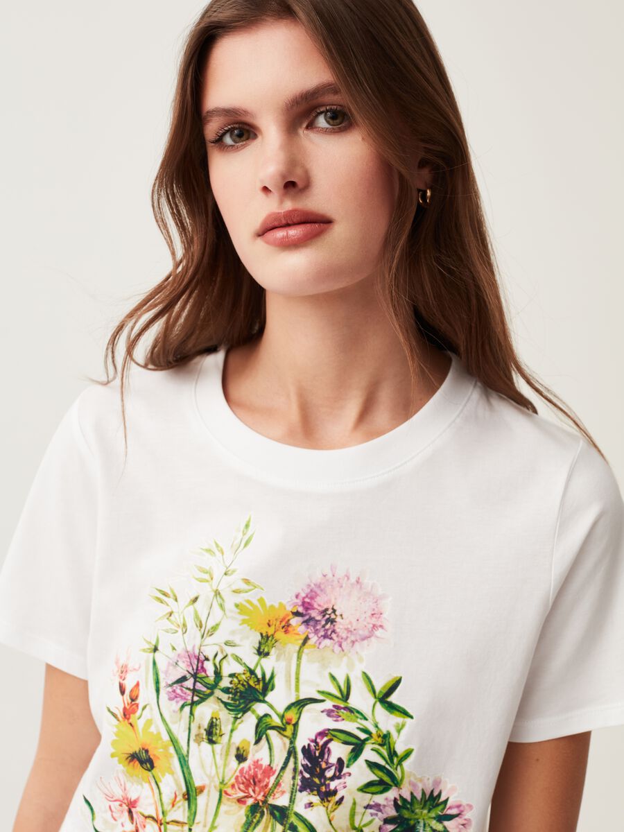 Camiseta de algodón con estampado flores_1