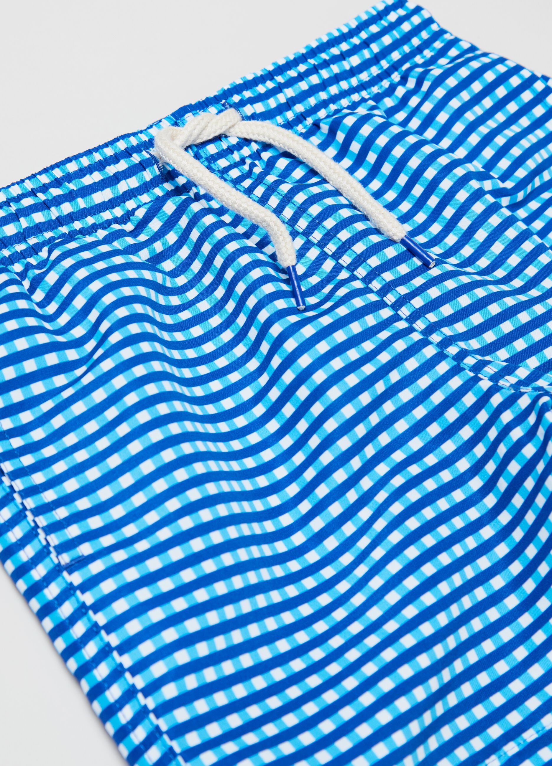 Swimming trunks with gingham pattern