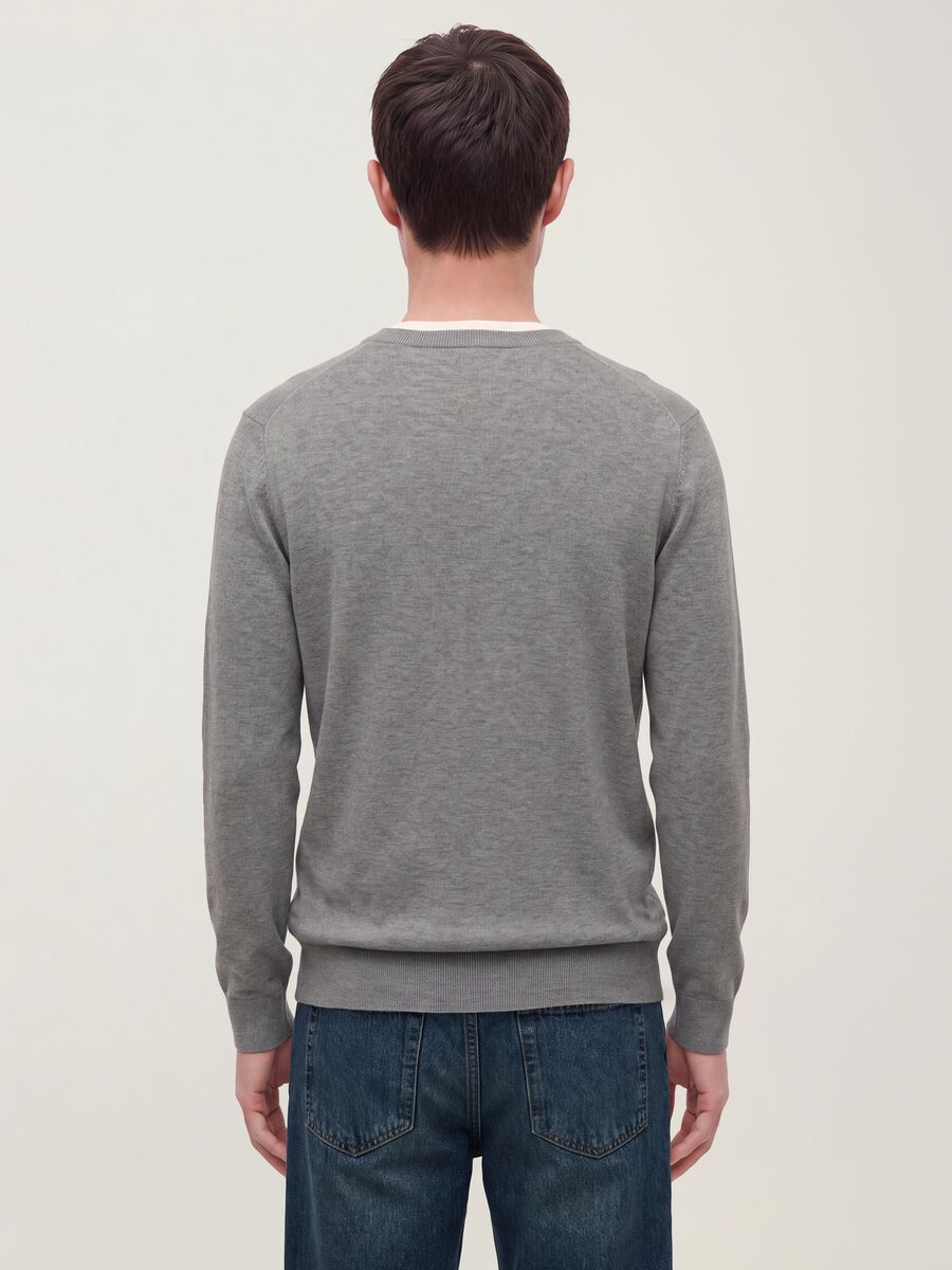 Grey viscose-blend V-neck jumper, regular fit_2