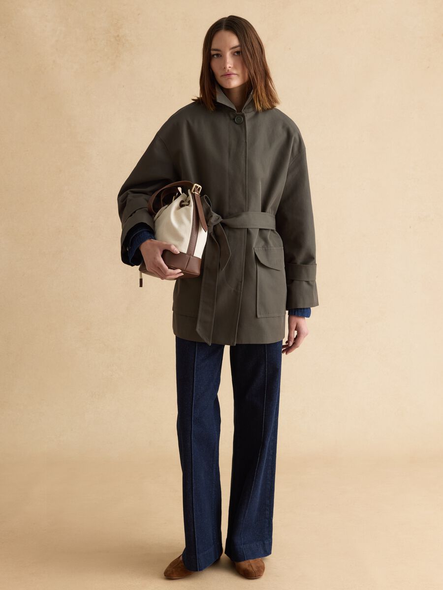 Trench verde em mistura de algod&atilde;o com cinto, corte regular_2