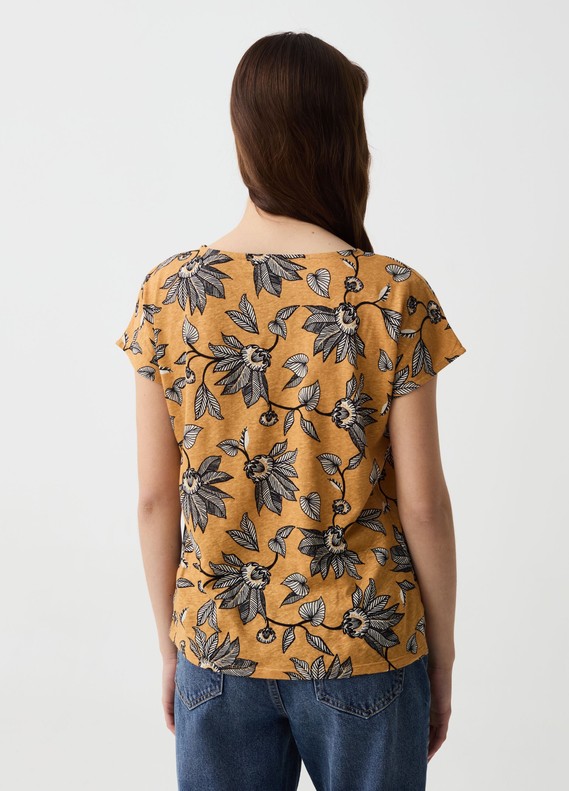 T-shirt in lino e cotone con stampa floreale