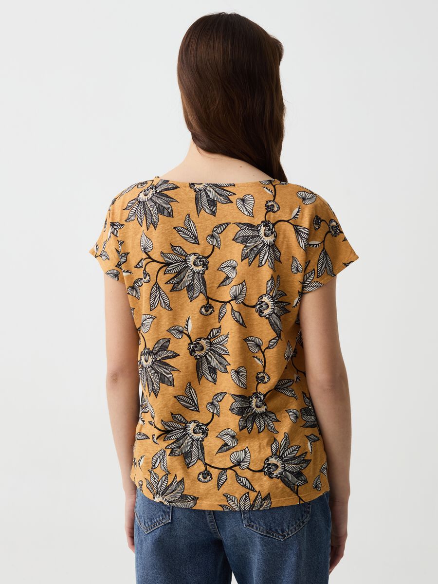 Camiseta de lino y algodón con estampado floral_2