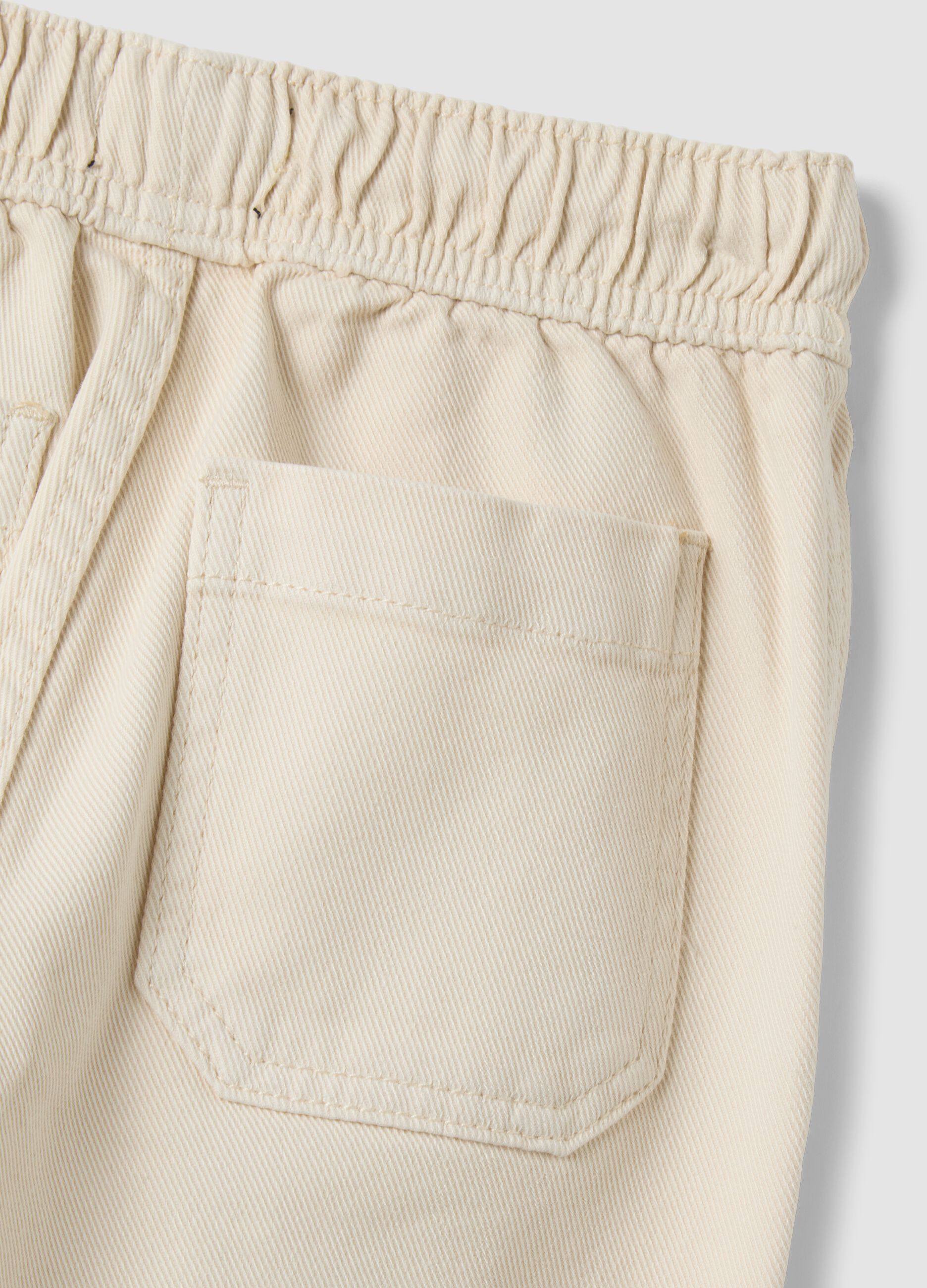 Pantaloni bianchi in twill di cotone elasticizzato regular fit