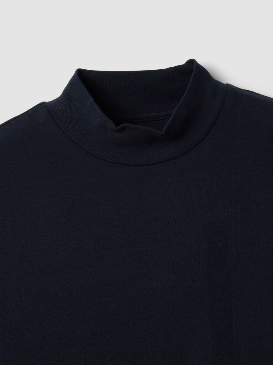 T-shirt blu in puro cotone con collo rialzato strutturato_1