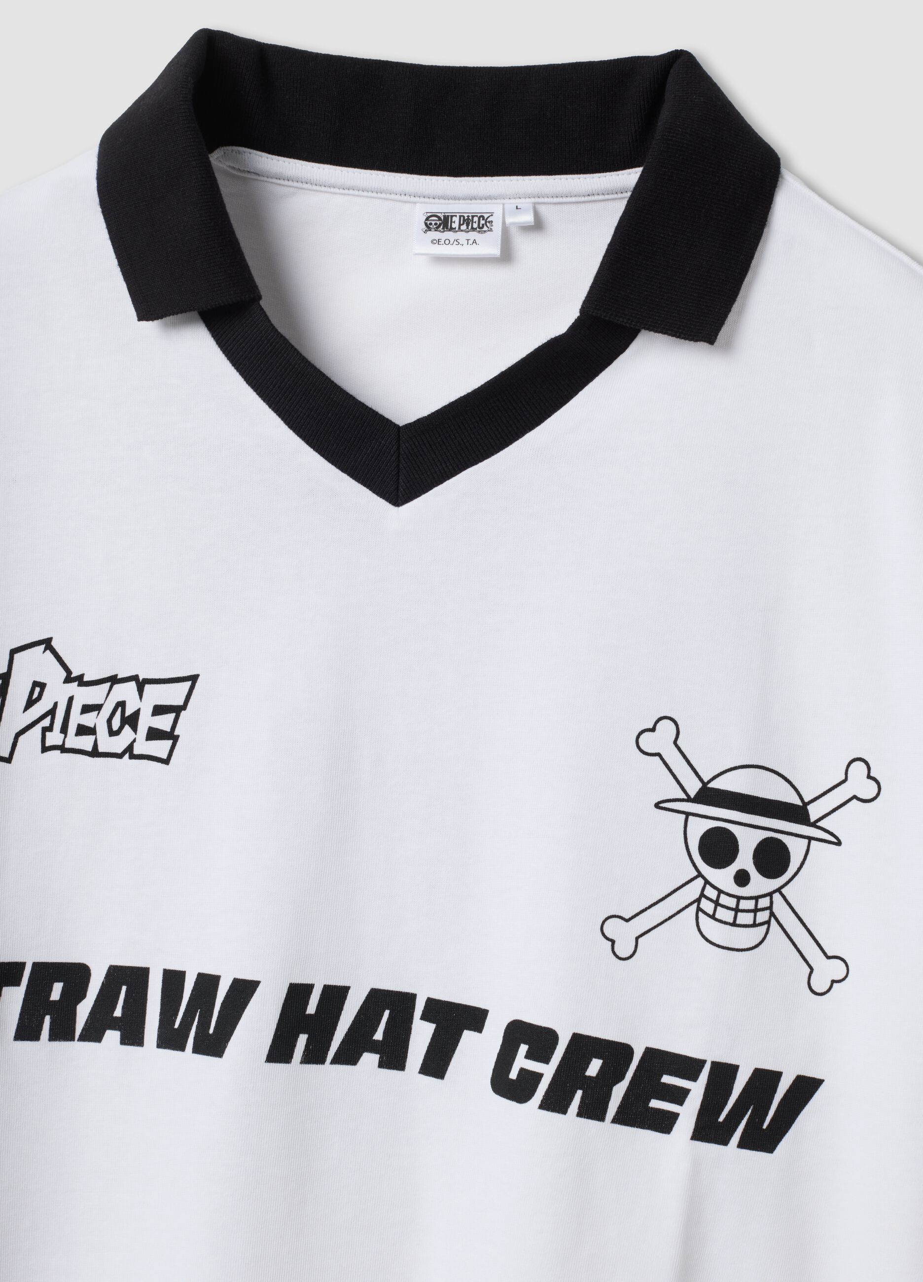White pure cotton T-shirt with contrast collar