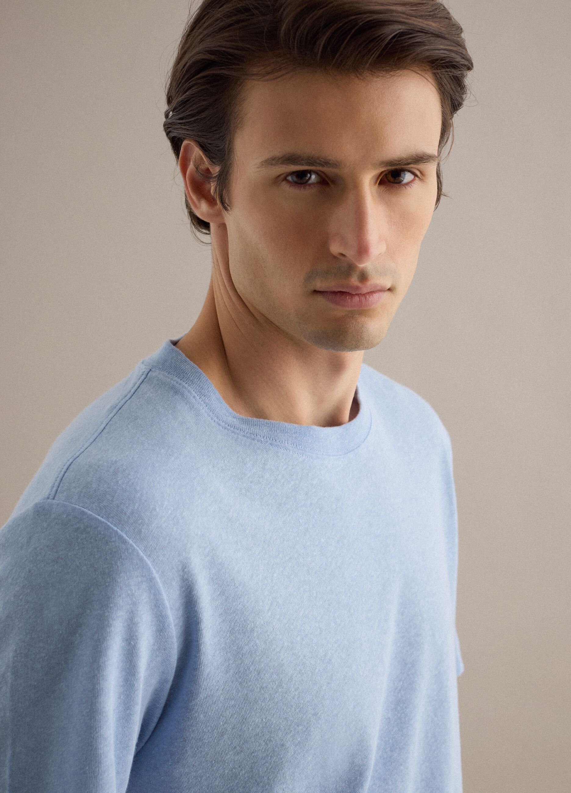 Regular fit light blue linen-cotton blend T-shirt