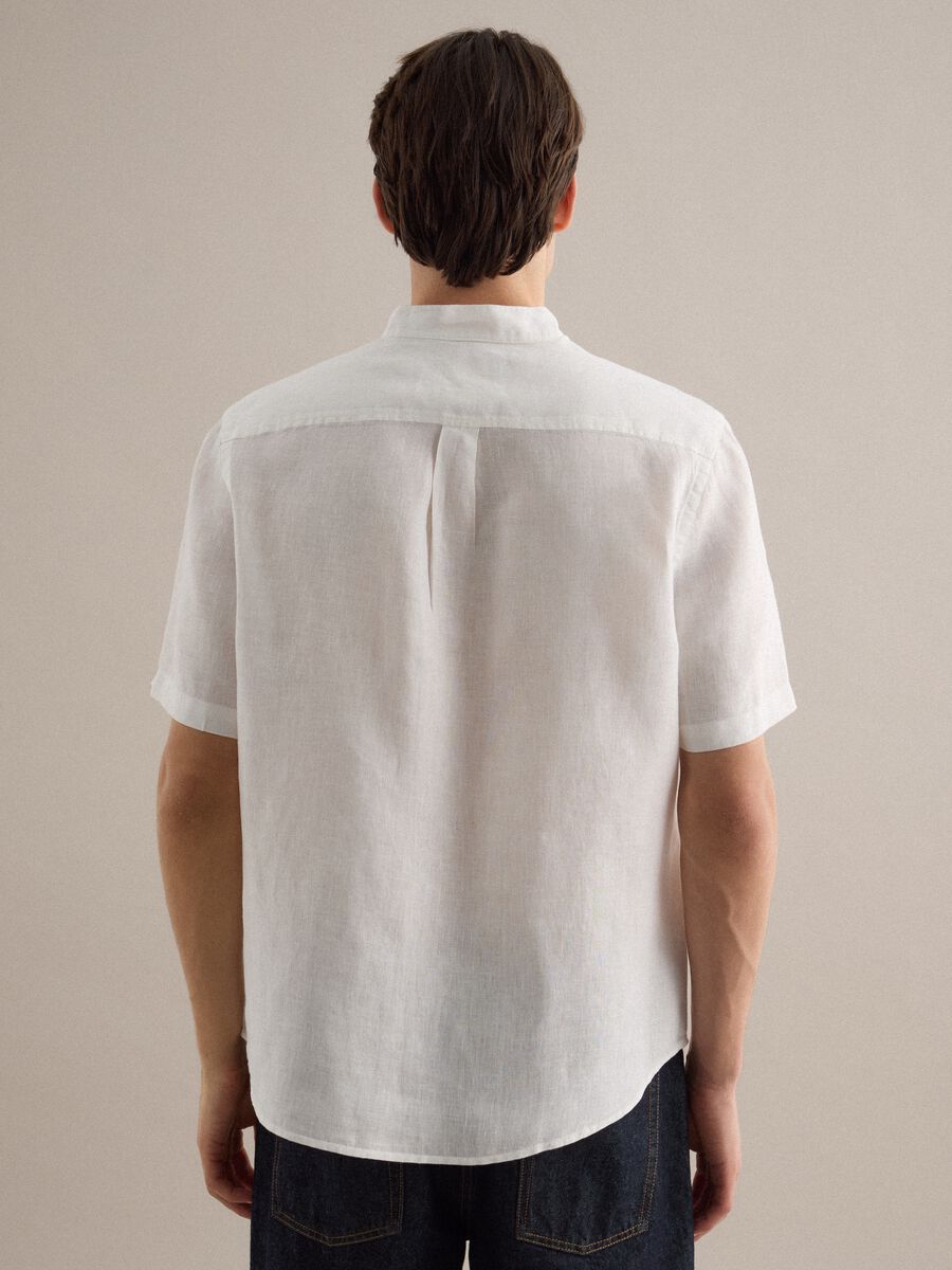 Wei&szlig;e Shirt mit Stehkragen aus reinem Leinen mit regul&auml;rer Passform_3