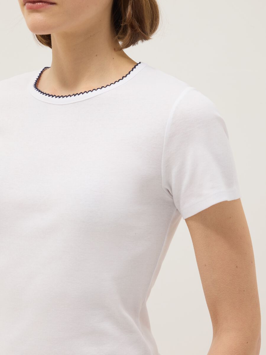 White pure cotton regular fit T-shirt with contrast stitching_3
