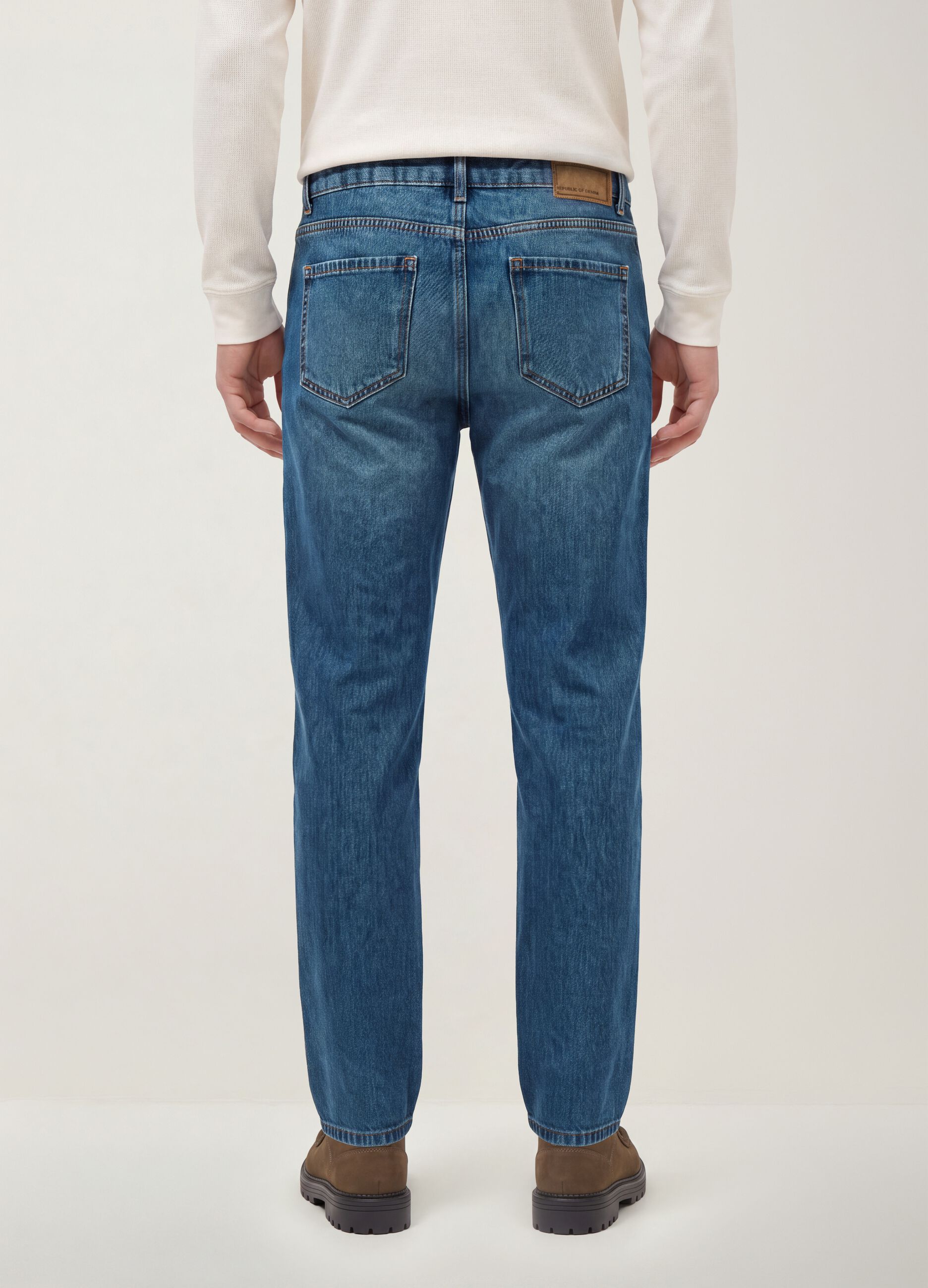 Jeans de ganga azul em algod&atilde;o puro, regular fit