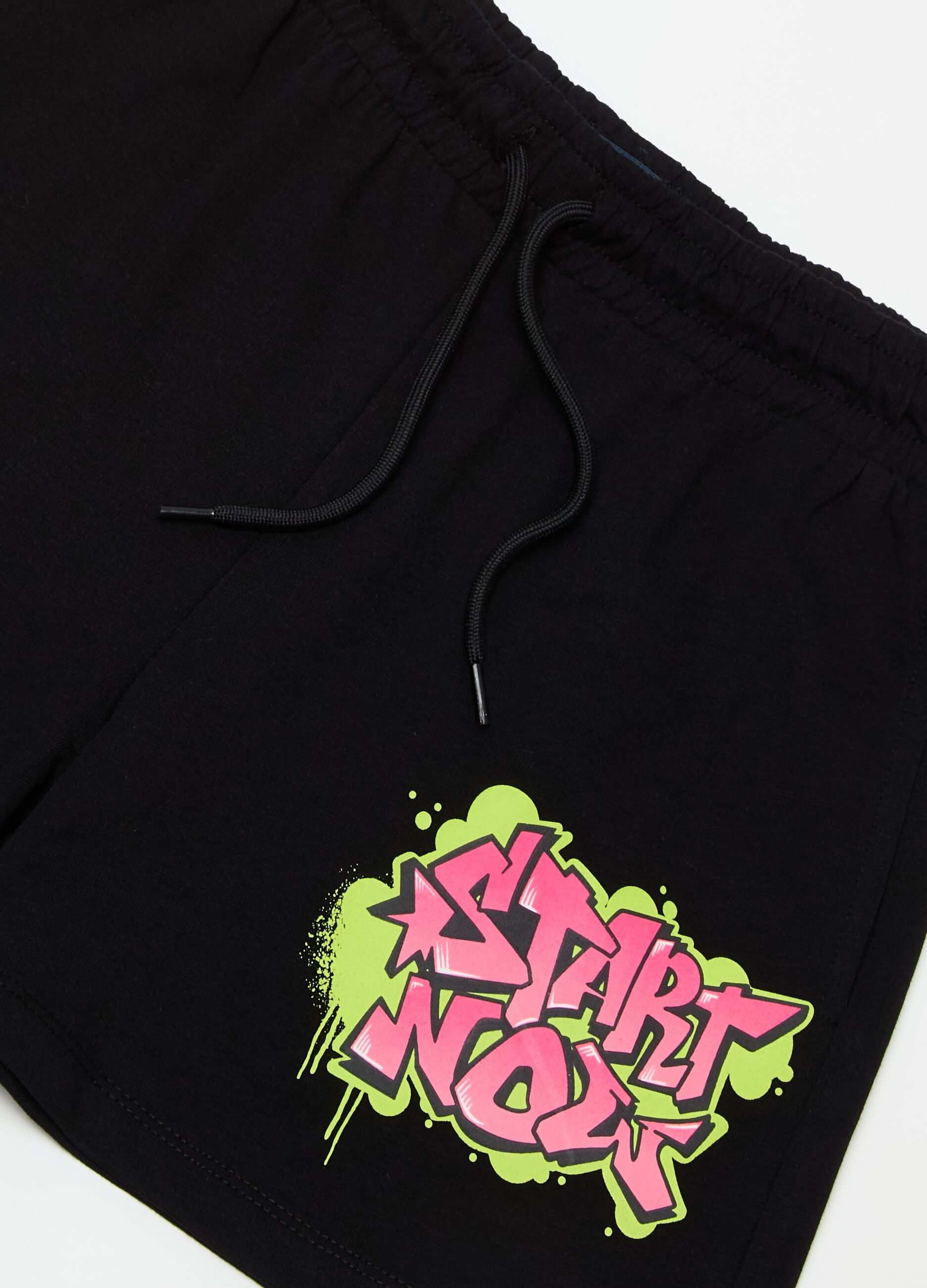 Shorts in French terry with graffiti print
