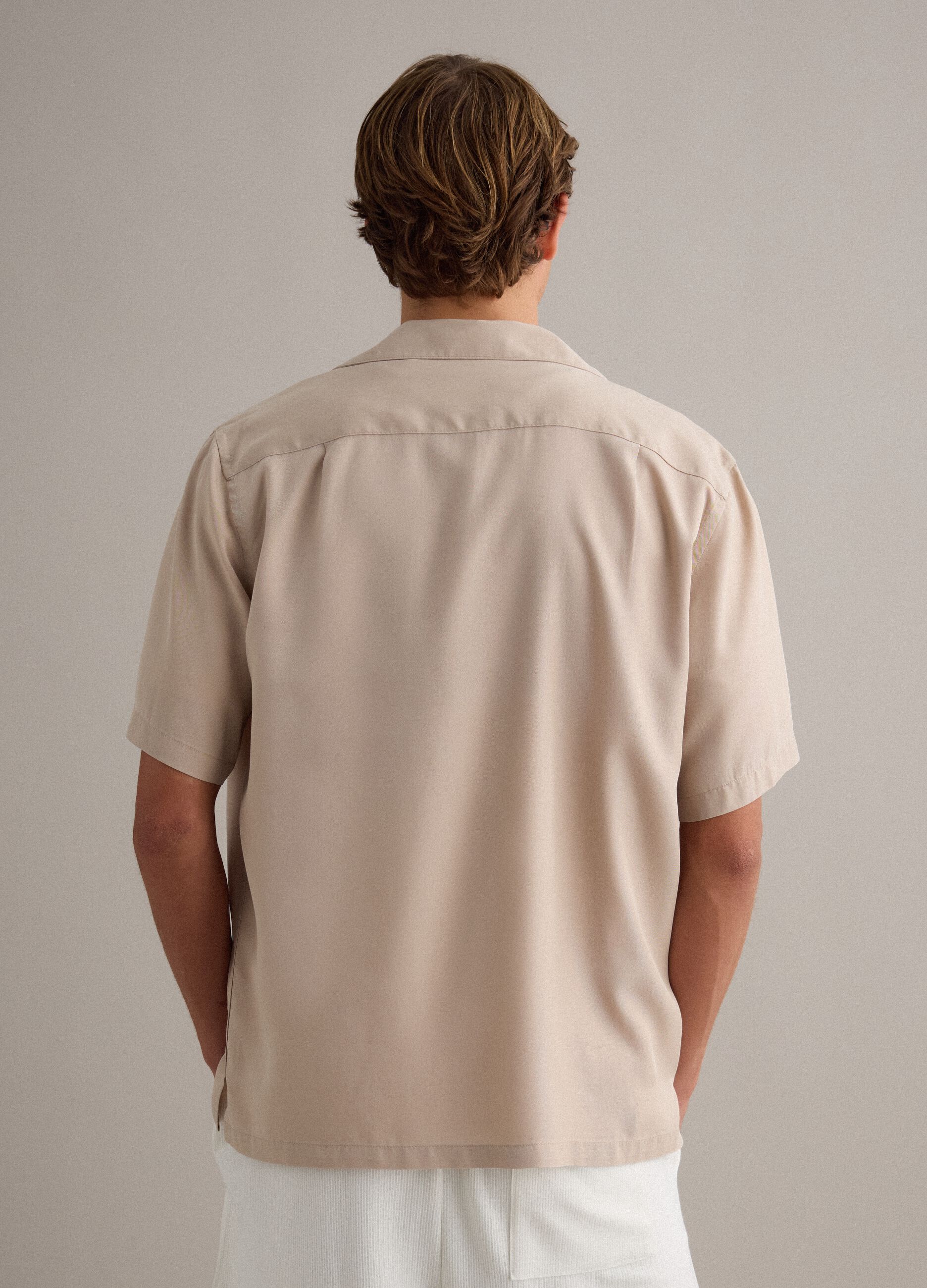 Beige pure-viscose shirt with bowling collar