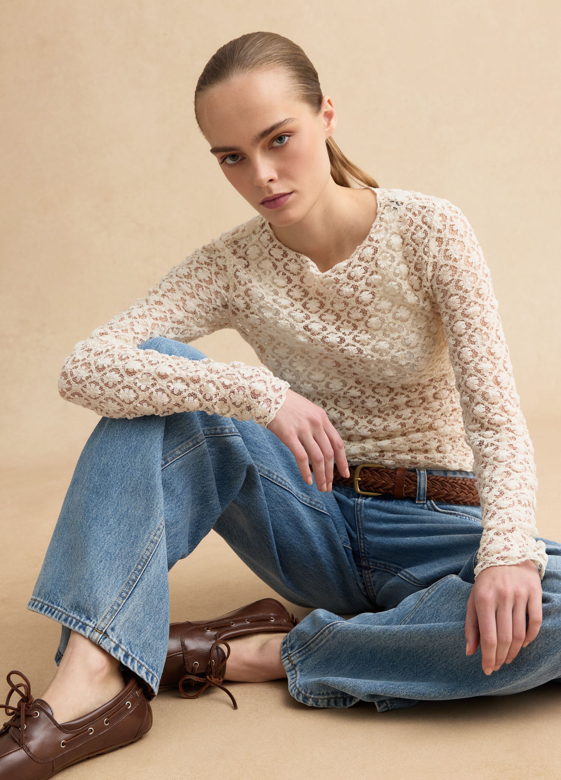 Beiges Regular Fit Oberteil aus elastischem Baumwollblend mit Spitze